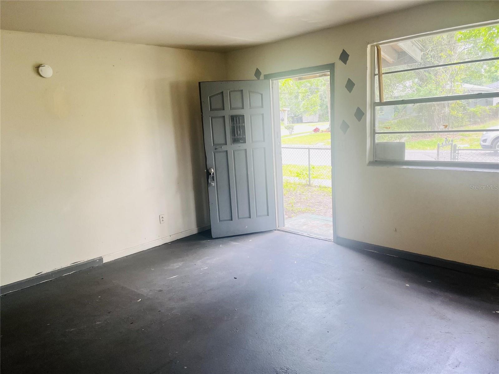 Image 4 of 8 For 2120 Pullman Avenue