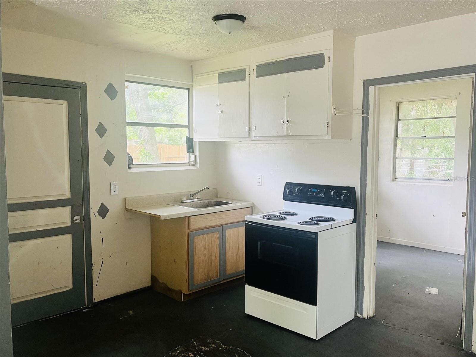 Image 8 of 8 For 2120 Pullman Avenue