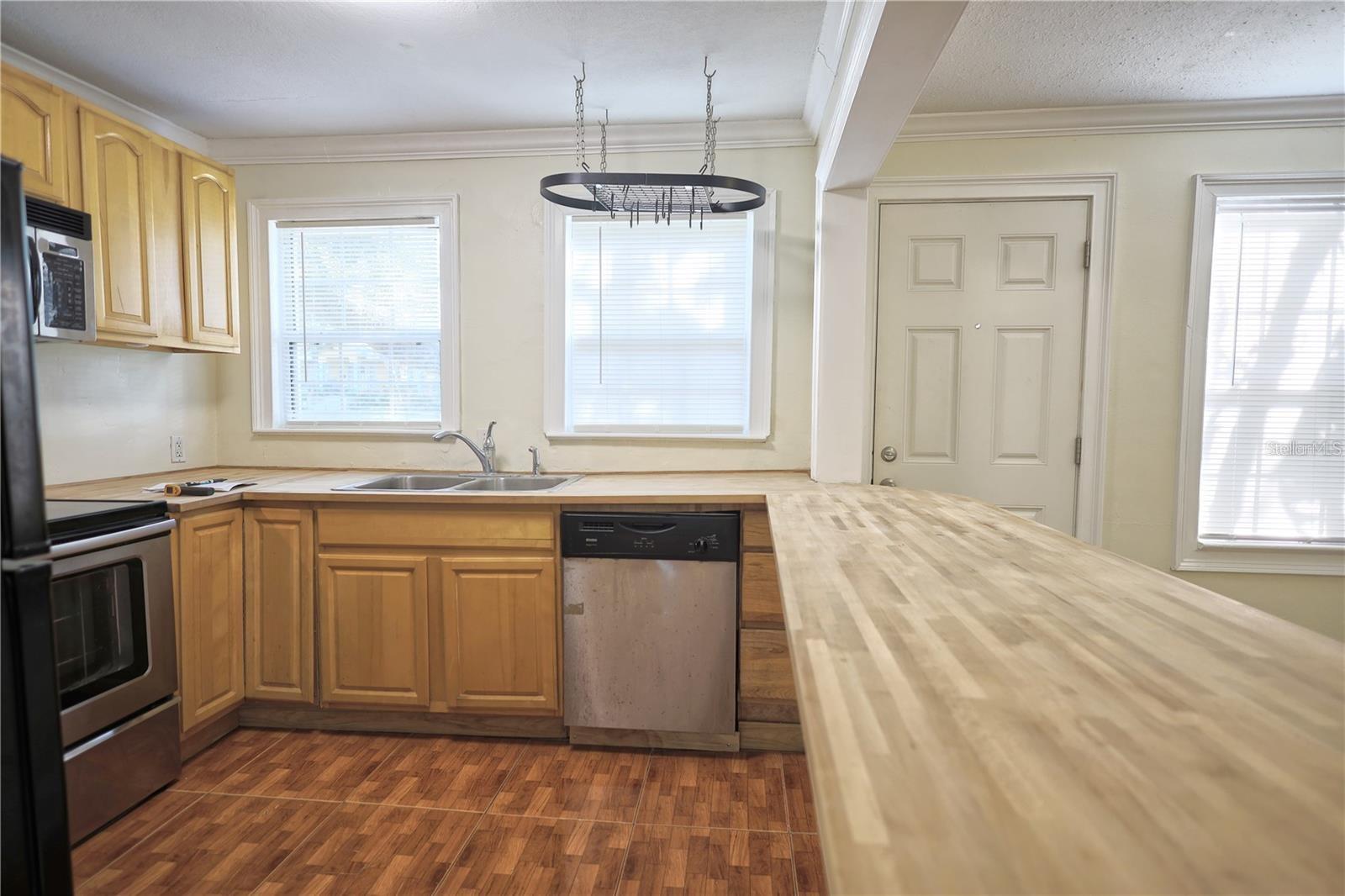 Image 6 of 11 For 600 Cathcart Avenue