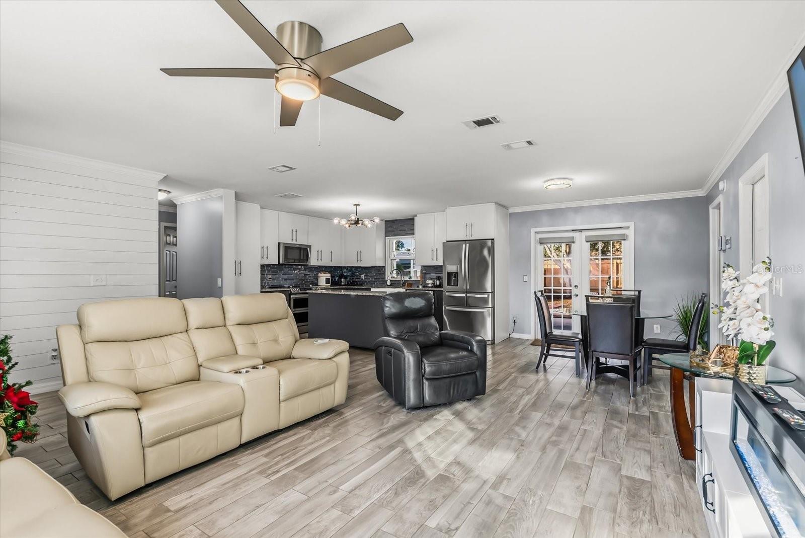 Image 5 of 31 For 9729 Heatherwood Court