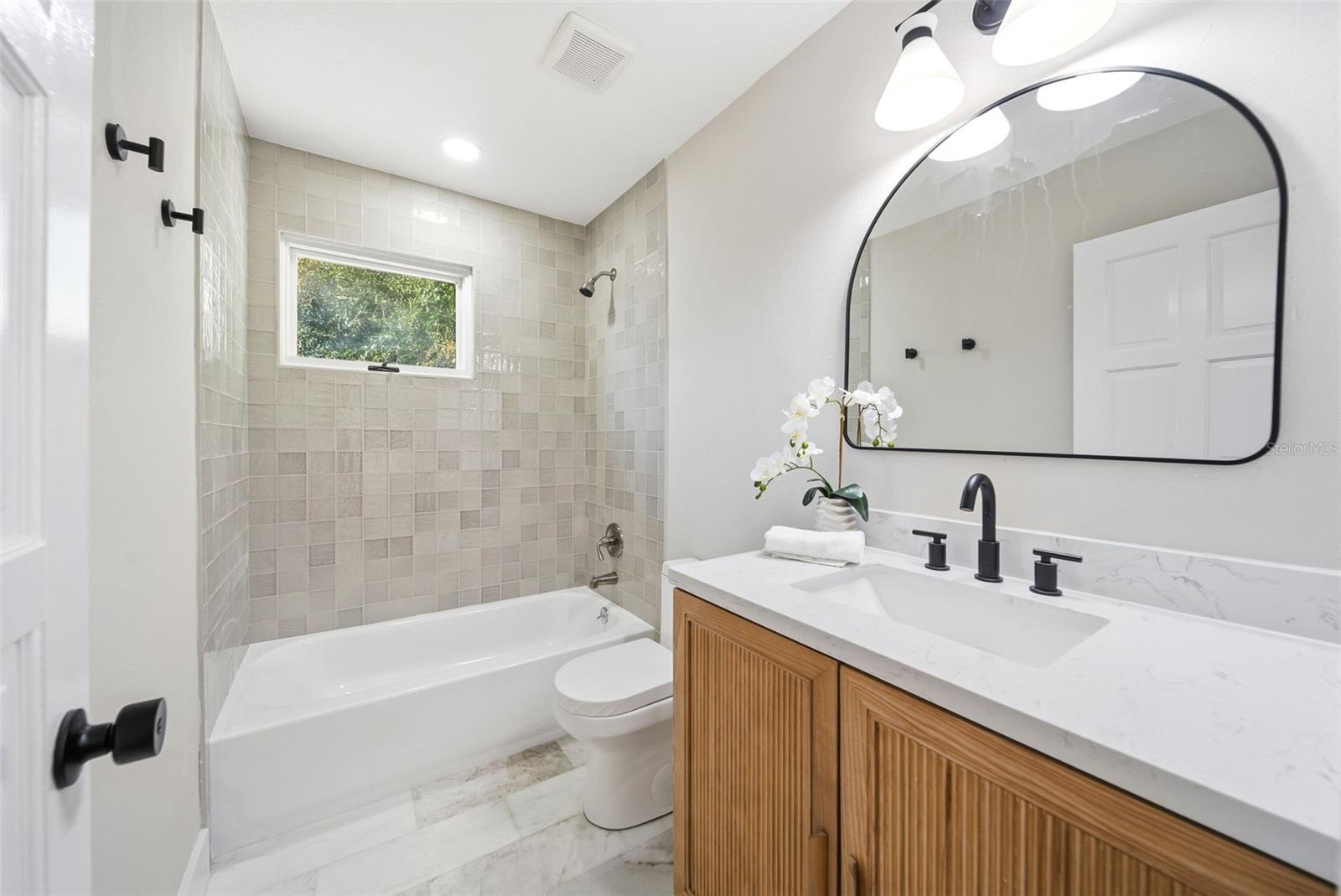 Image 16 of 38 For 1710 Woodside Court