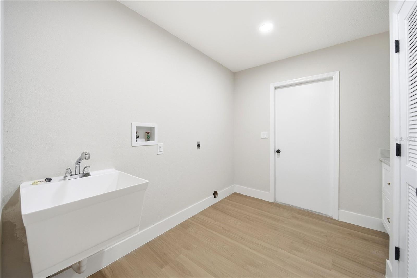 Image 21 of 38 For 1710 Woodside Court