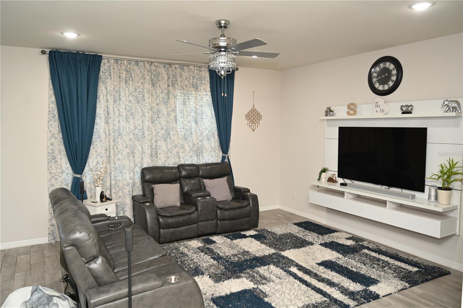 Image 6 of 35 For 4028 Diamond Dew Lane