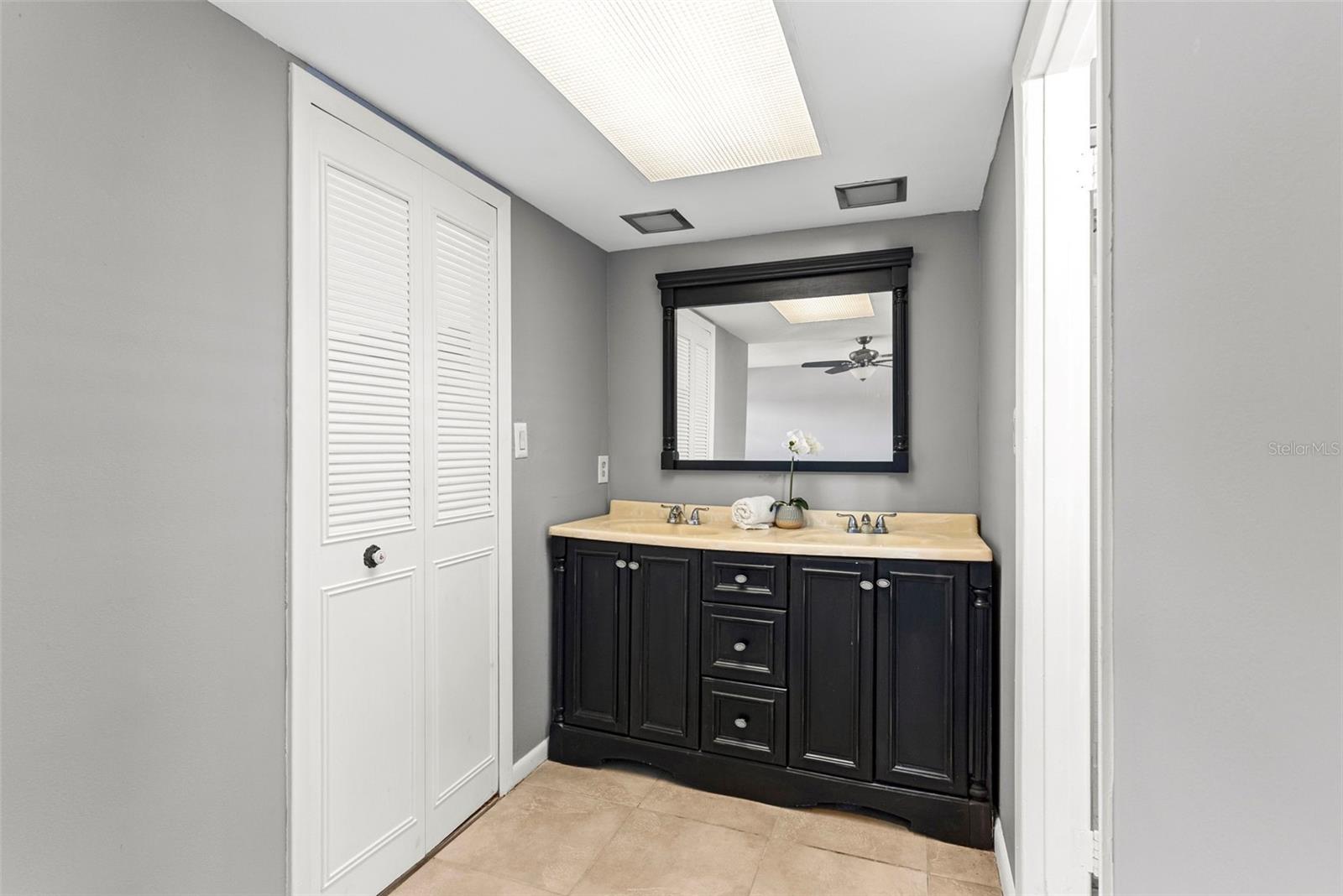 Image 16 of 37 For 6120 Castlewood Lane