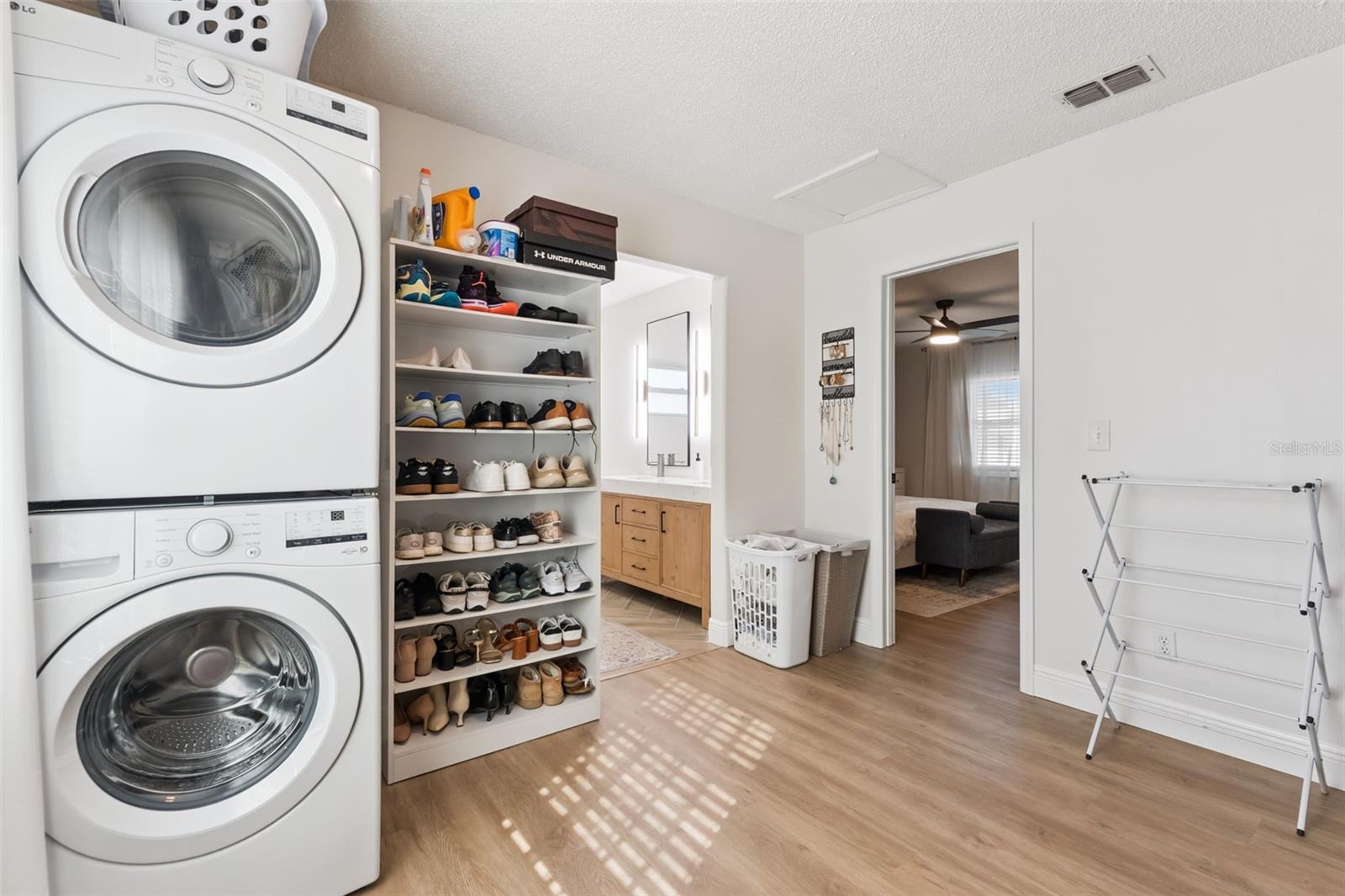 Image 15 of 48 For 10016 Bridlewood Avenue