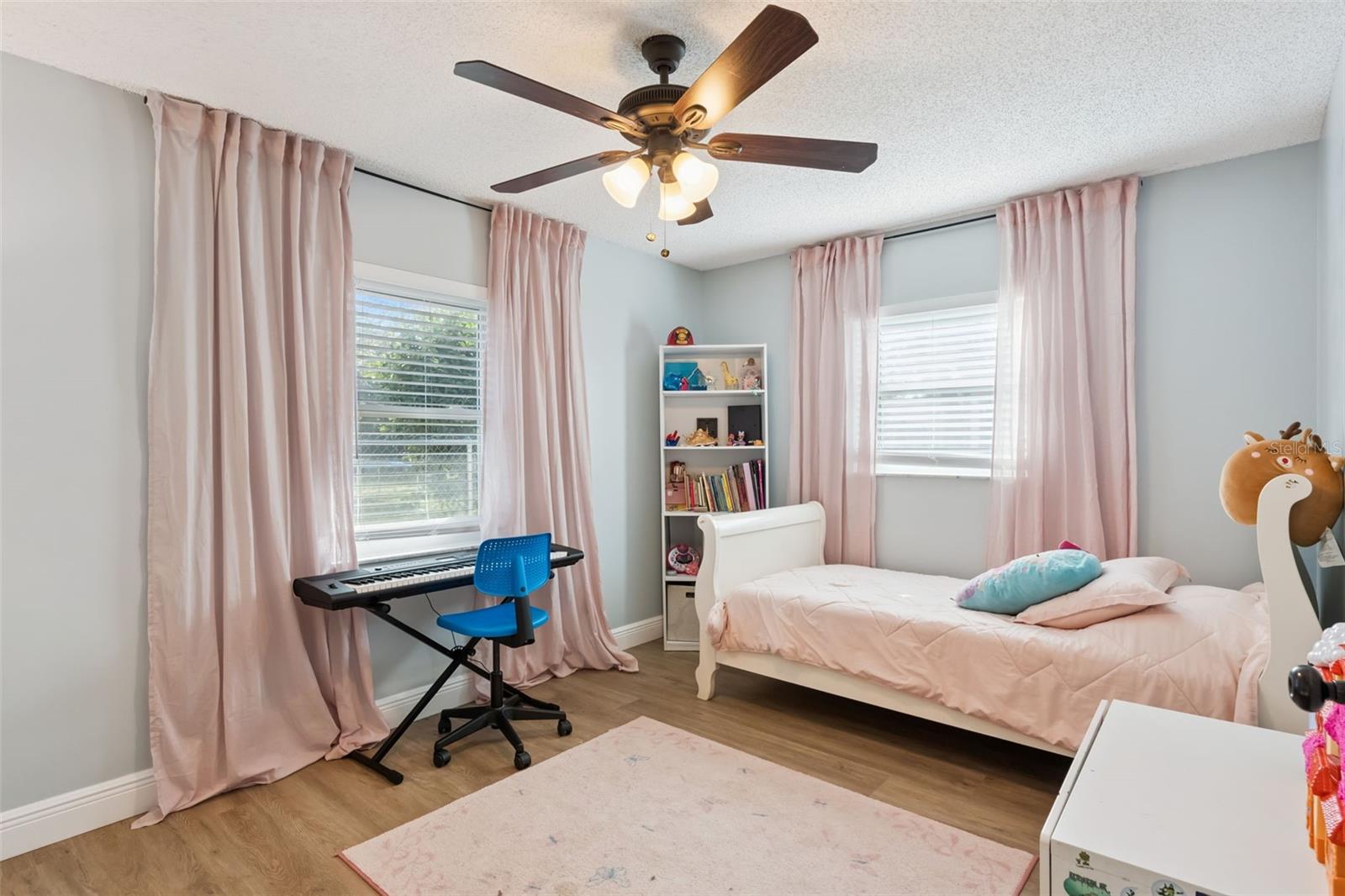 Image 16 of 48 For 10016 Bridlewood Avenue