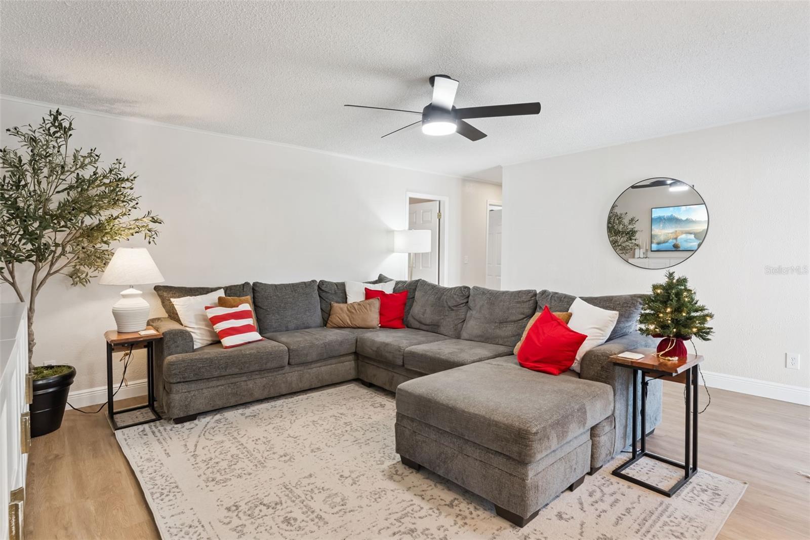 Image 3 of 48 For 10016 Bridlewood Avenue