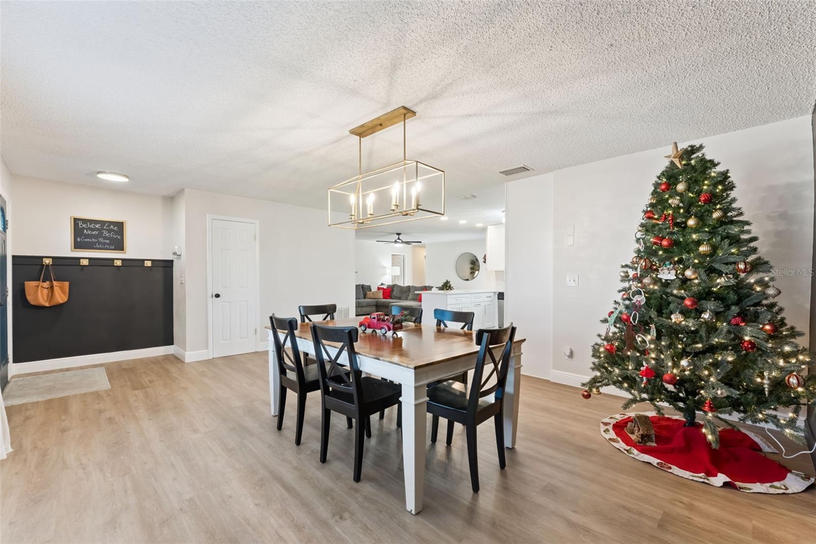 Image 5 of 48 For 10016 Bridlewood Avenue