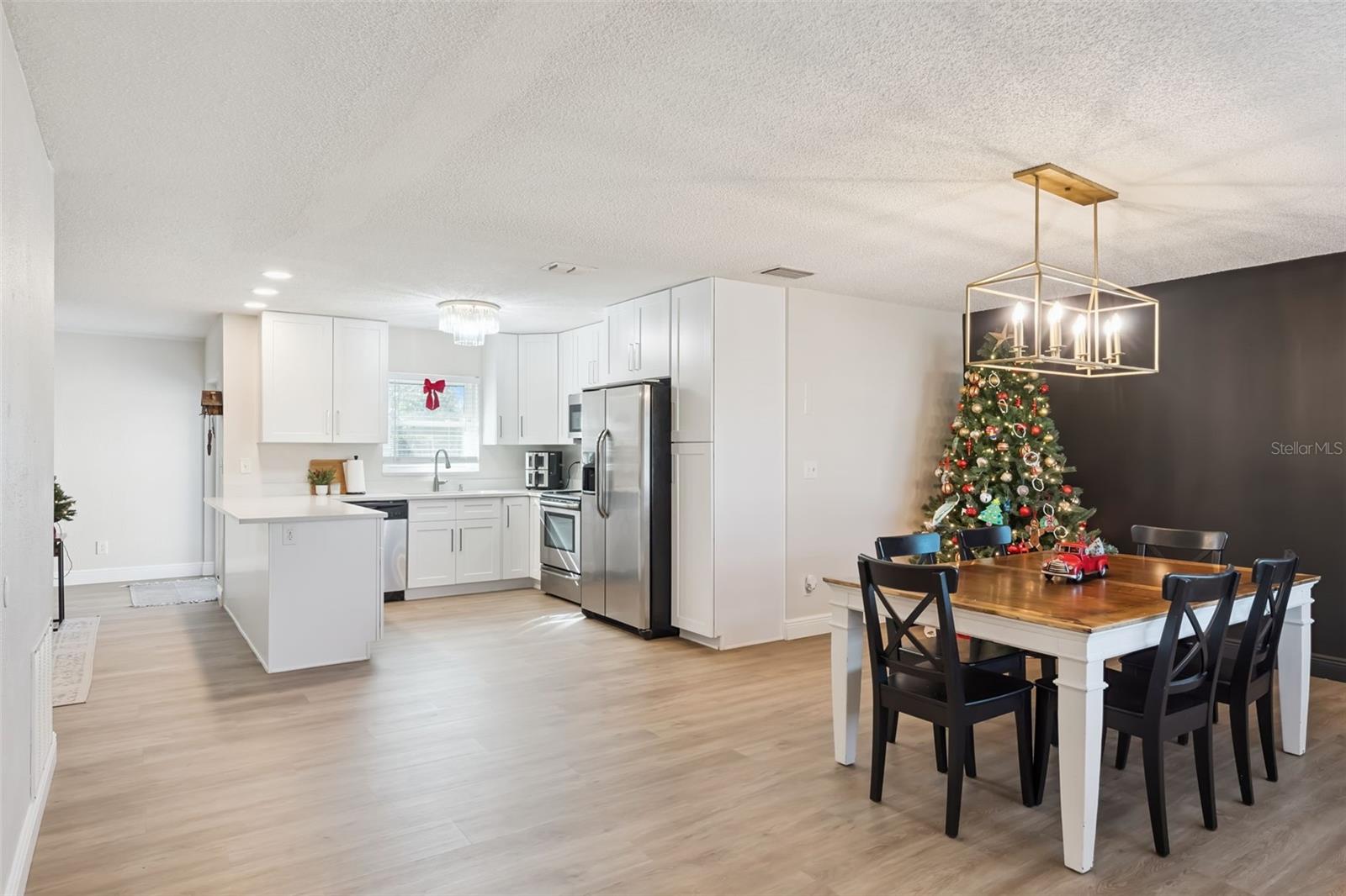 Image 6 of 48 For 10016 Bridlewood Avenue