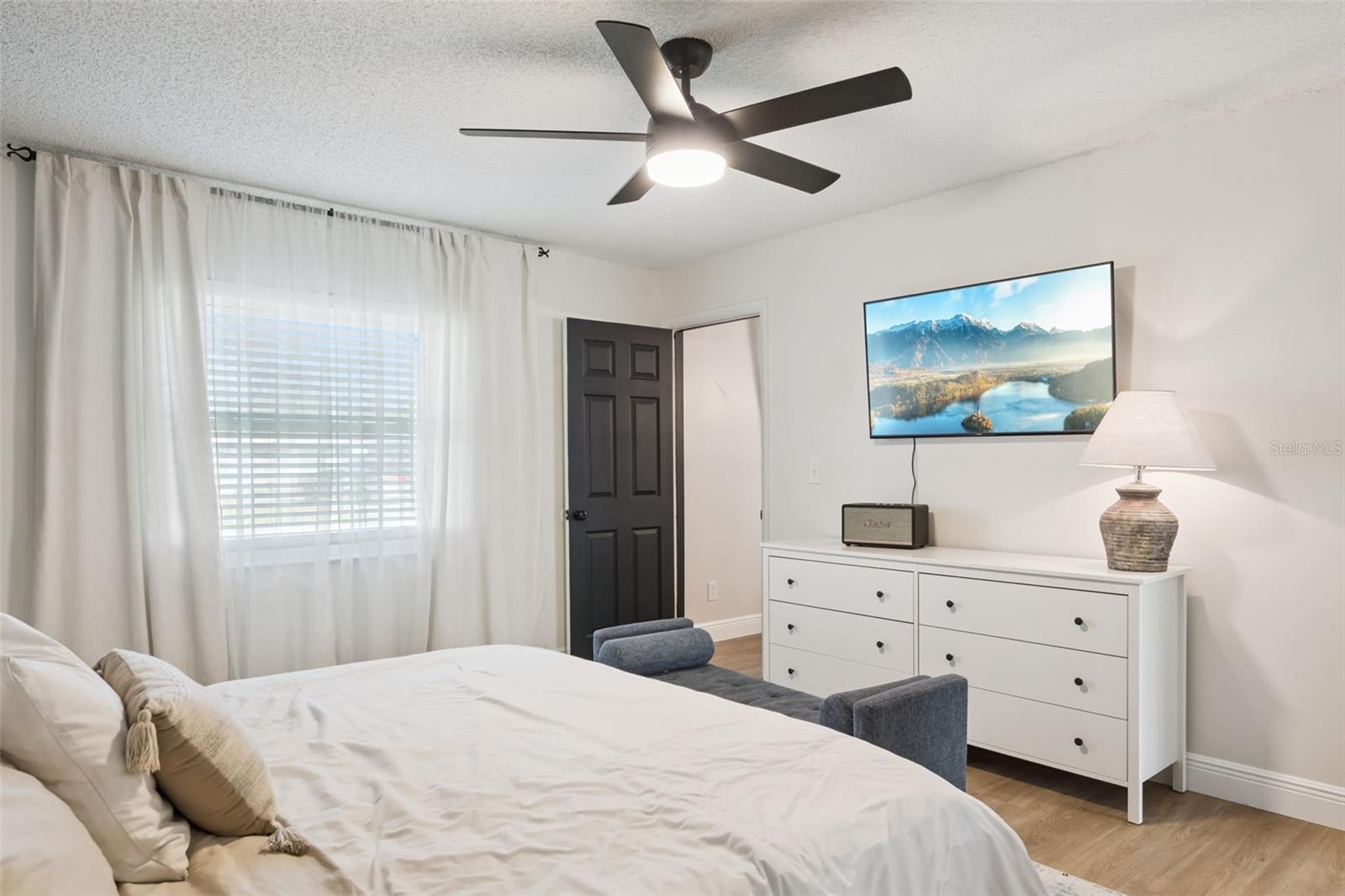 Image 9 of 48 For 10016 Bridlewood Avenue