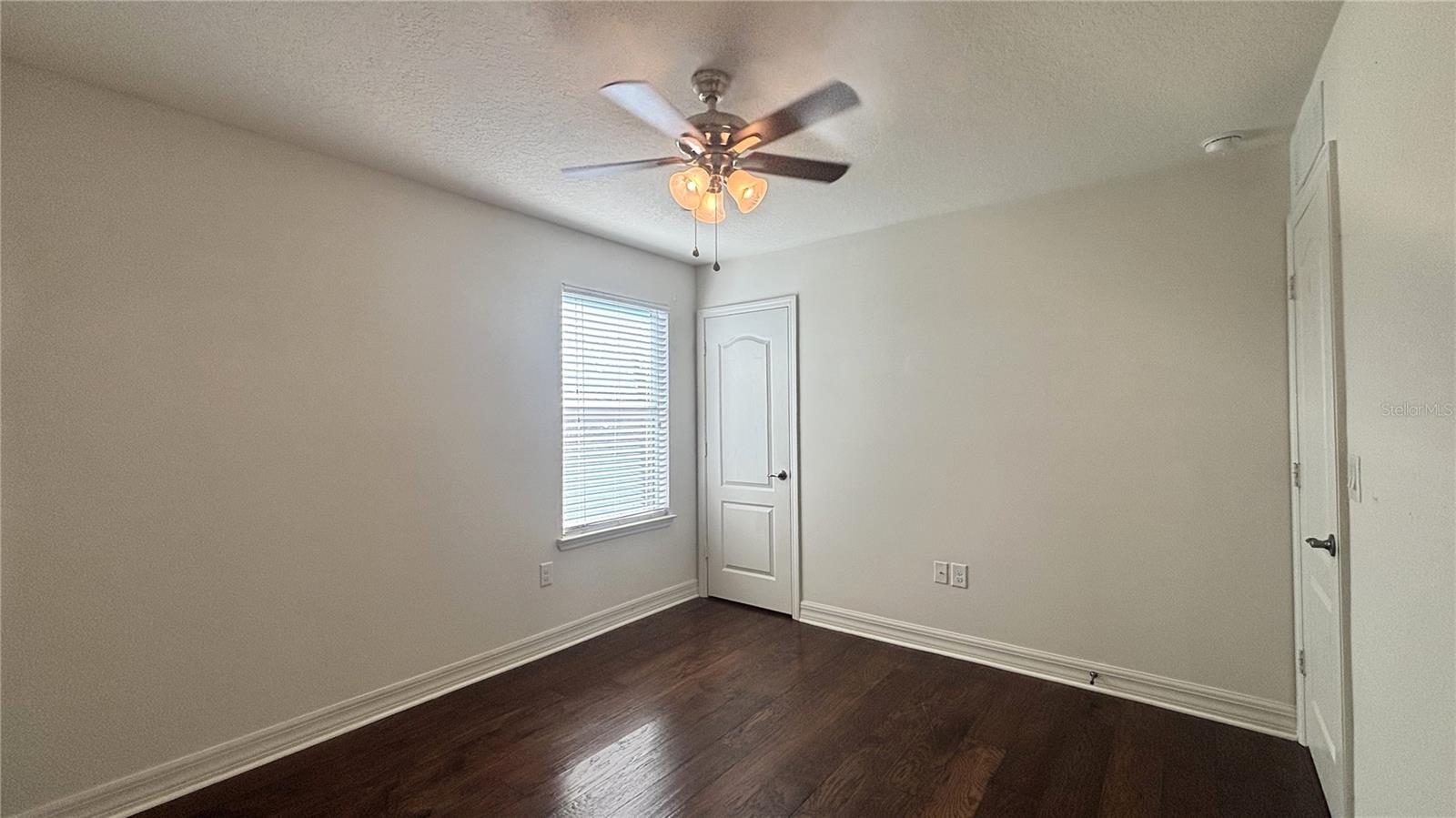 Image 16 of 27 For 11892 Thatcher Avenue