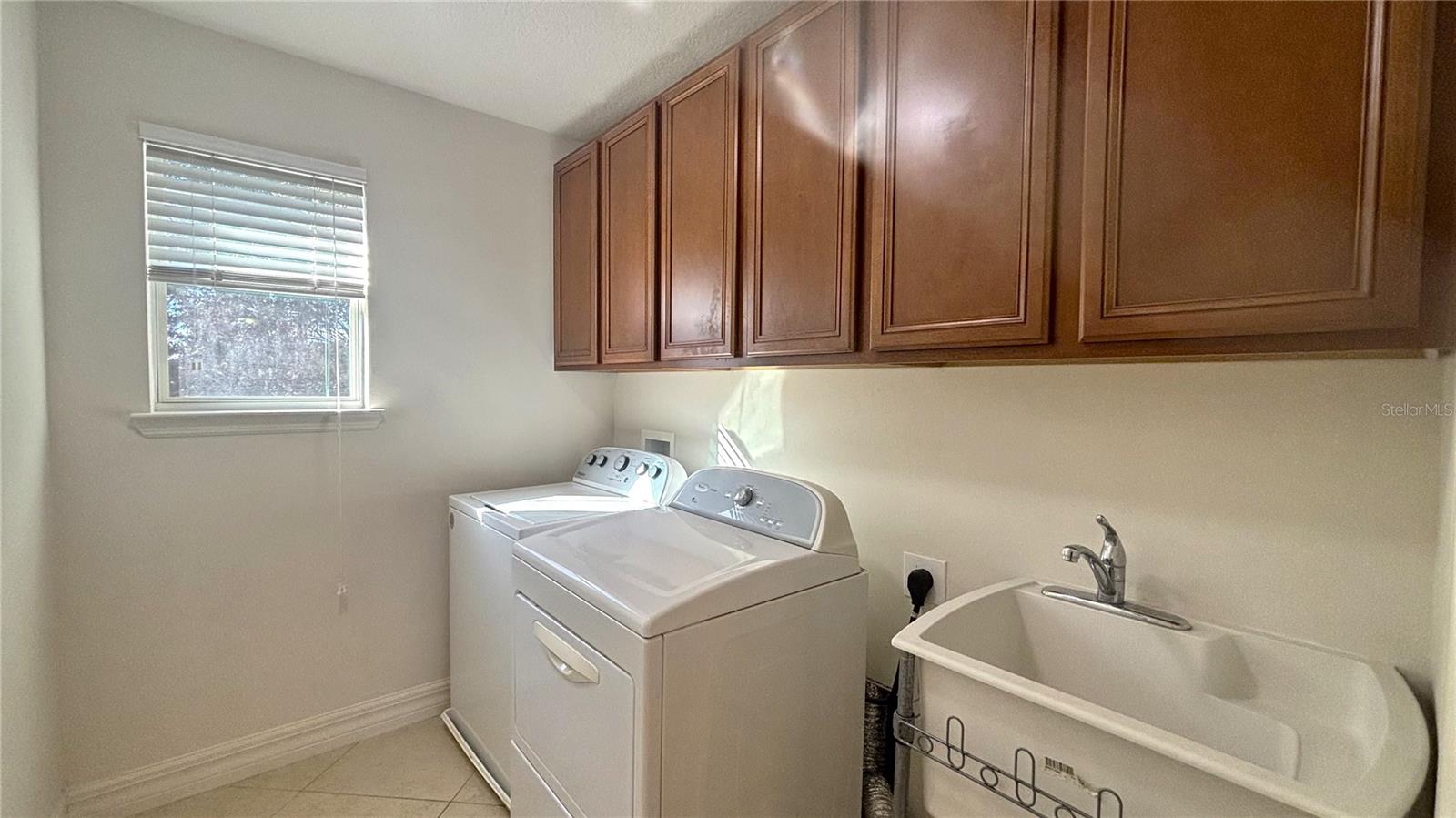 Image 20 of 27 For 11892 Thatcher Avenue