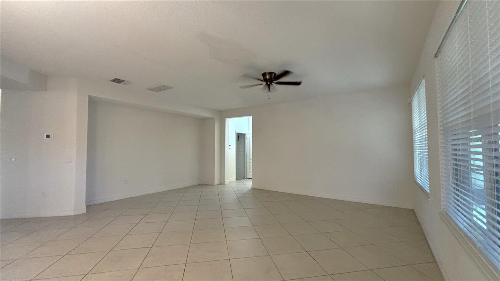 Image 4 of 27 For 11892 Thatcher Avenue