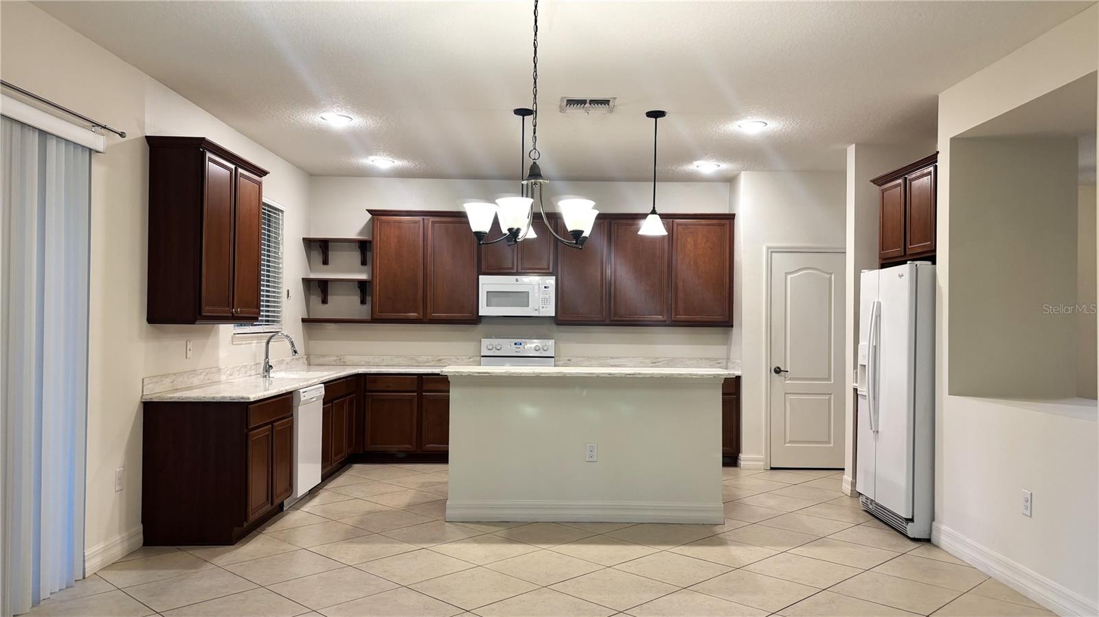 Image 6 of 27 For 11892 Thatcher Avenue