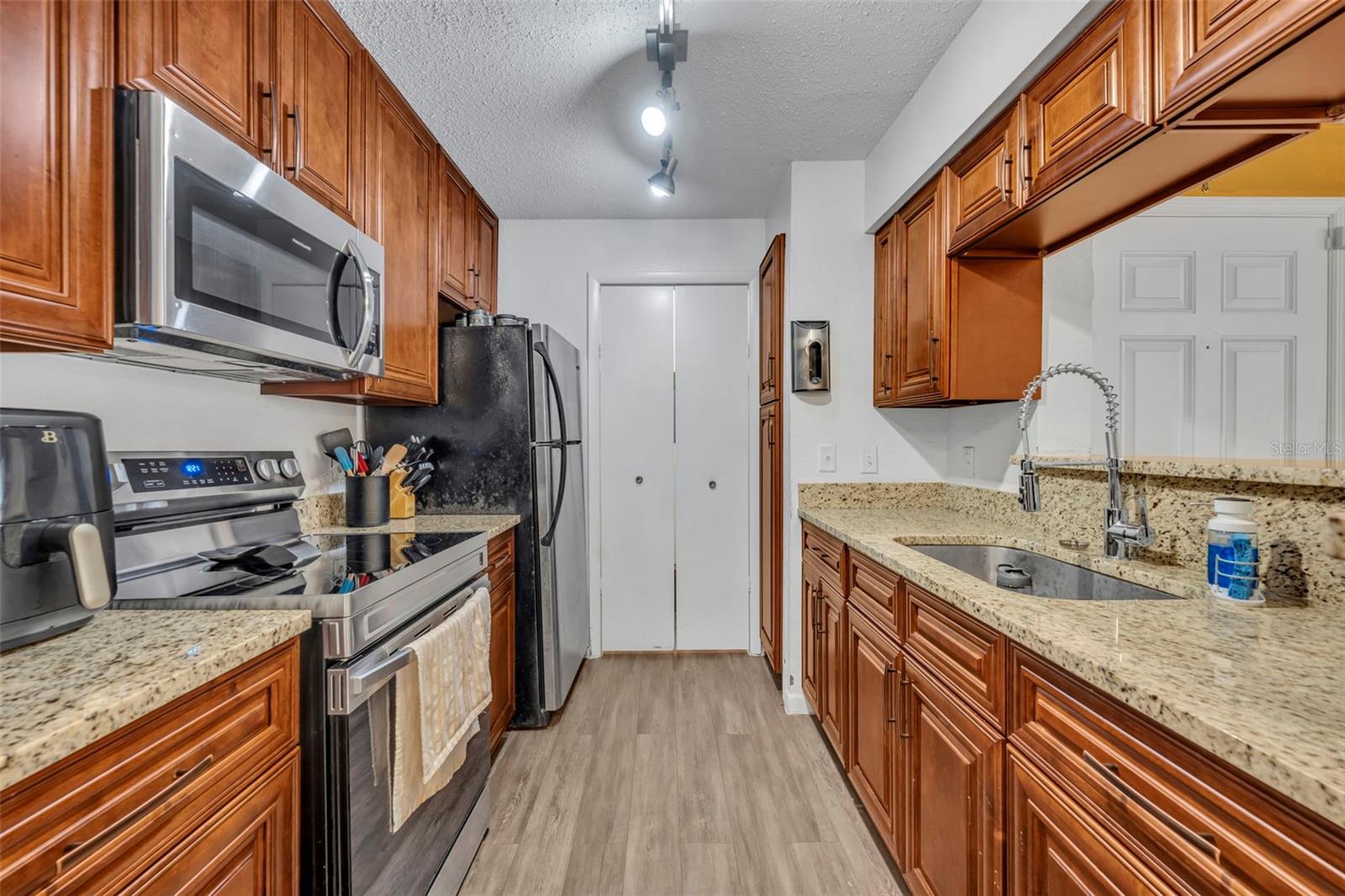 Image 10 of 21 For 5600 Devonbriar Way N203