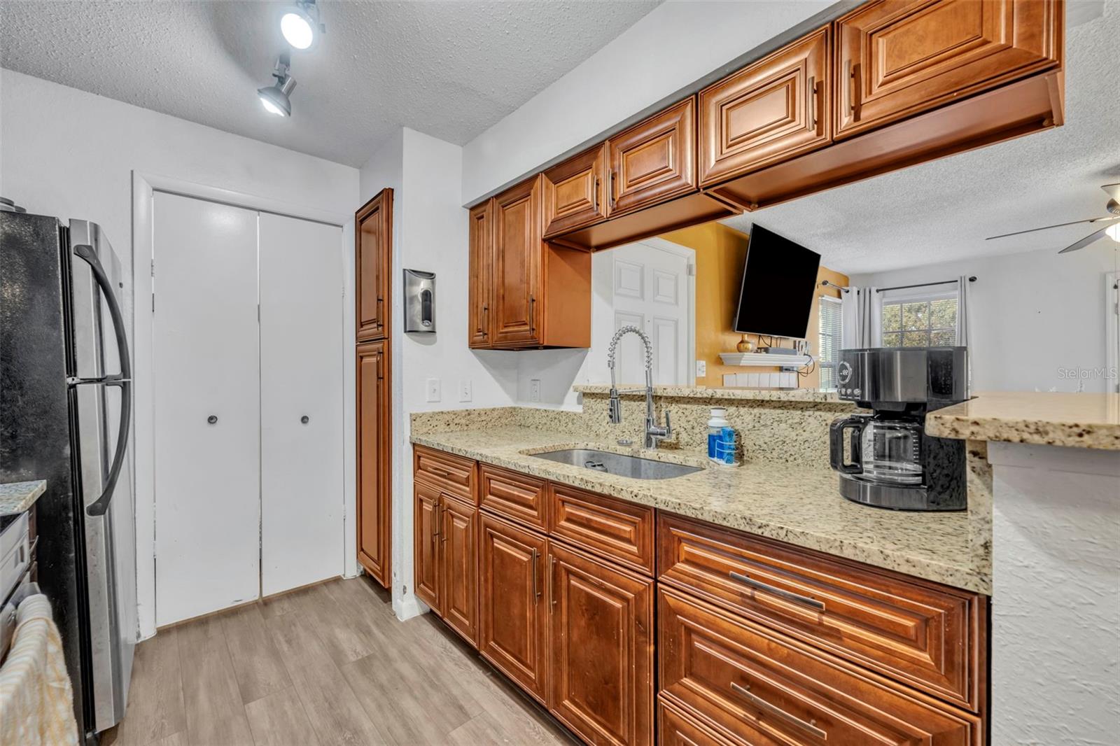 Image 11 of 21 For 5600 Devonbriar Way N203