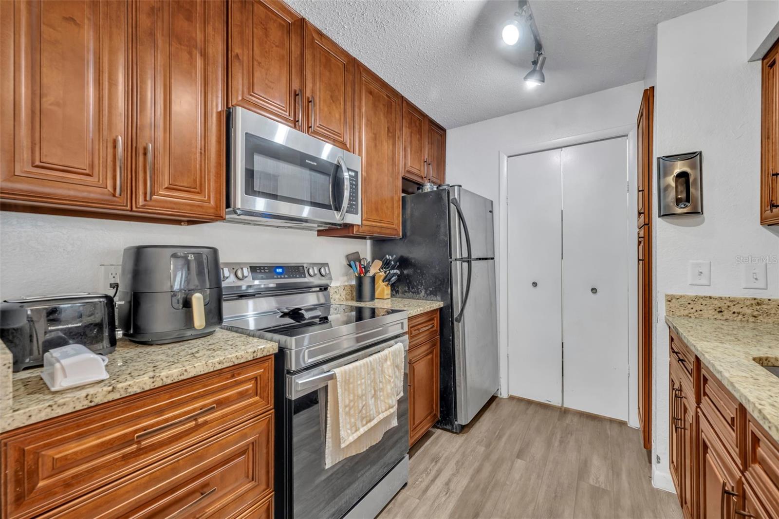 Image 12 of 21 For 5600 Devonbriar Way N203