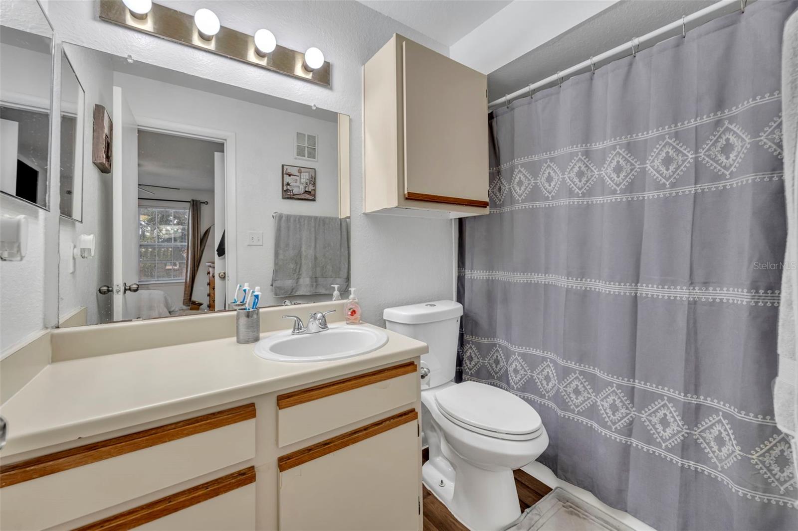 Image 15 of 21 For 5600 Devonbriar Way N203