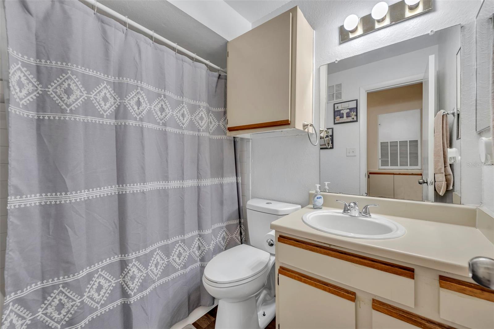 Image 17 of 21 For 5600 Devonbriar Way N203