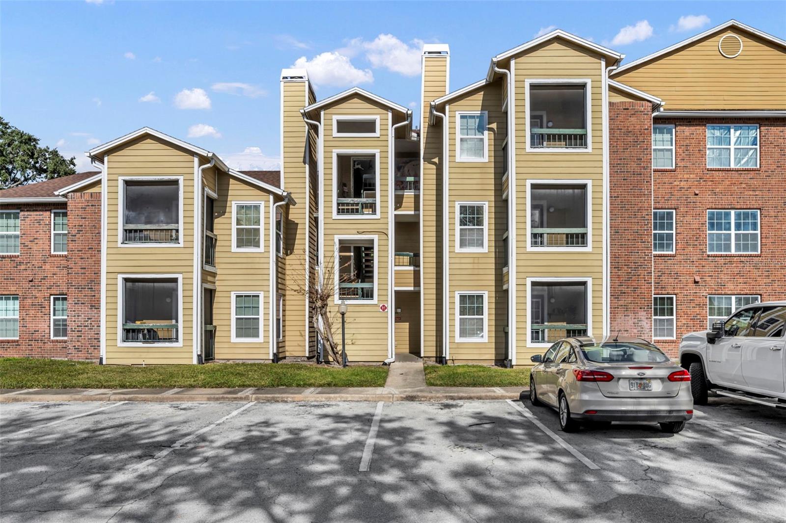 Image 2 of 21 For 5600 Devonbriar Way N203