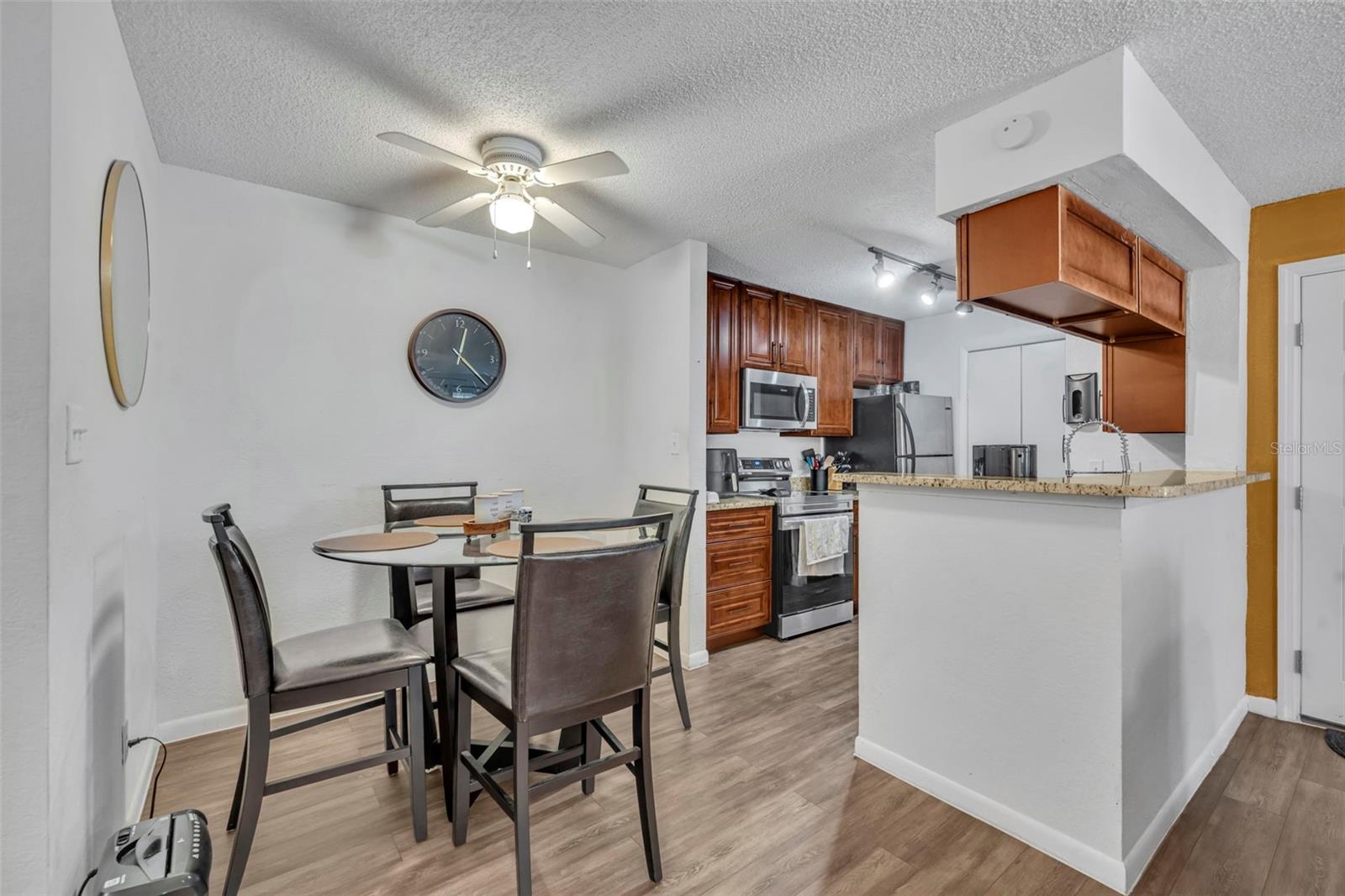 Image 9 of 21 For 5600 Devonbriar Way N203