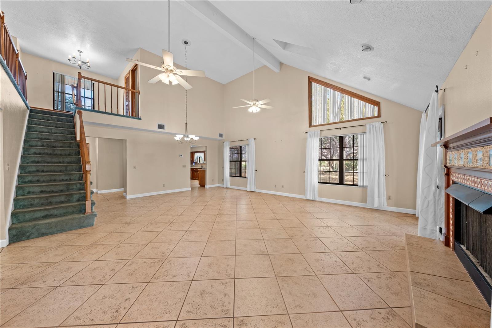 Image 11 of 71 For 215 Lake Shore Boulevard