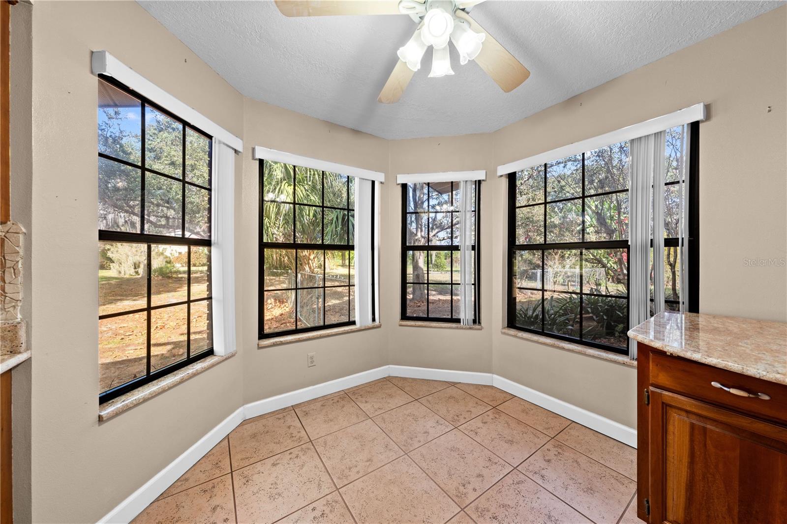 Image 15 of 71 For 215 Lake Shore Boulevard