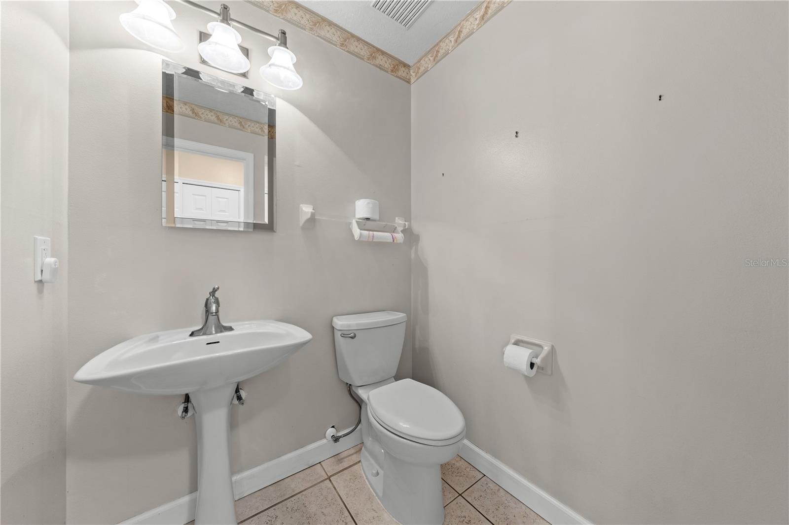 Image 23 of 71 For 215 Lake Shore Boulevard