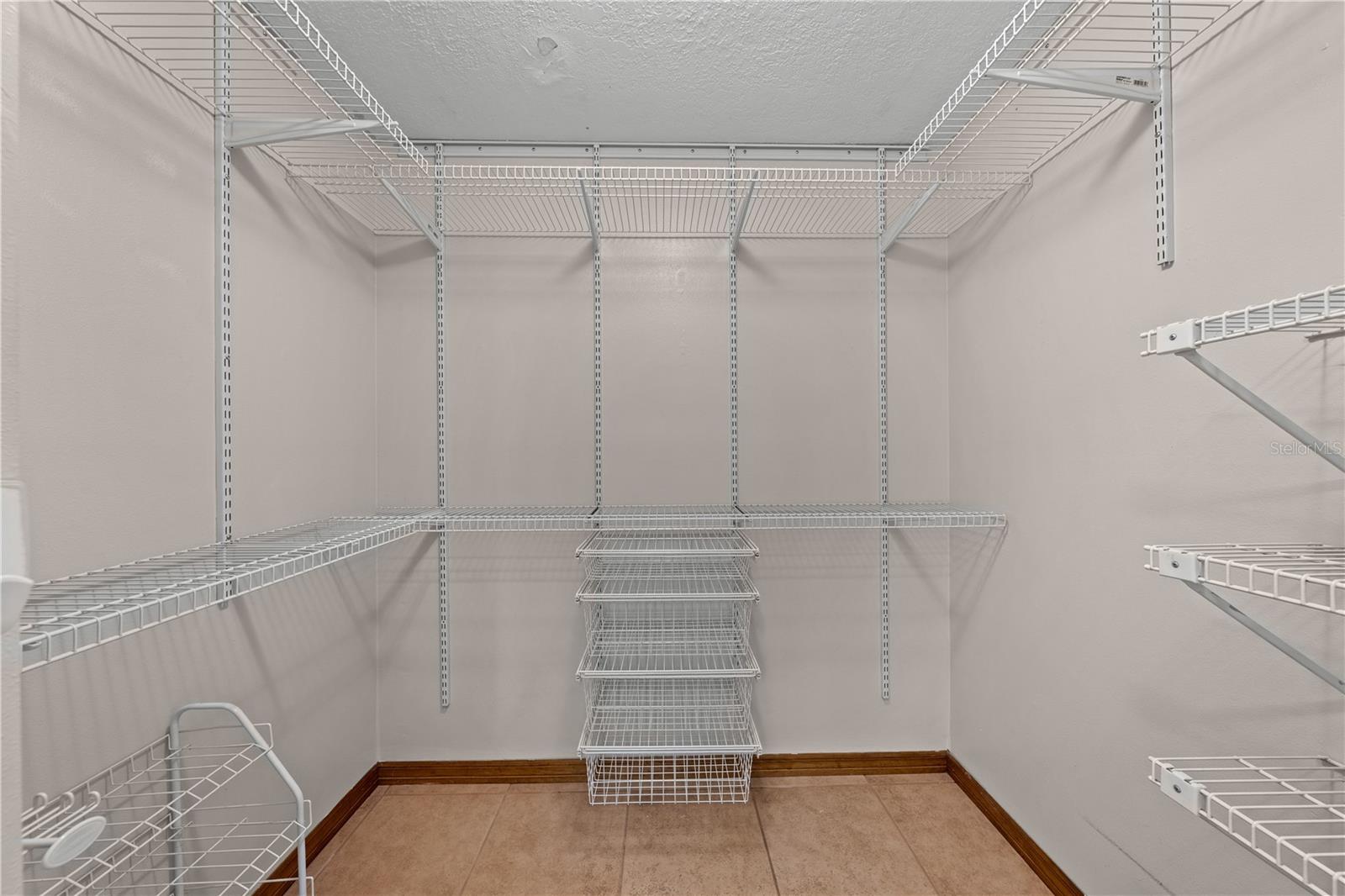 Image 25 of 71 For 215 Lake Shore Boulevard