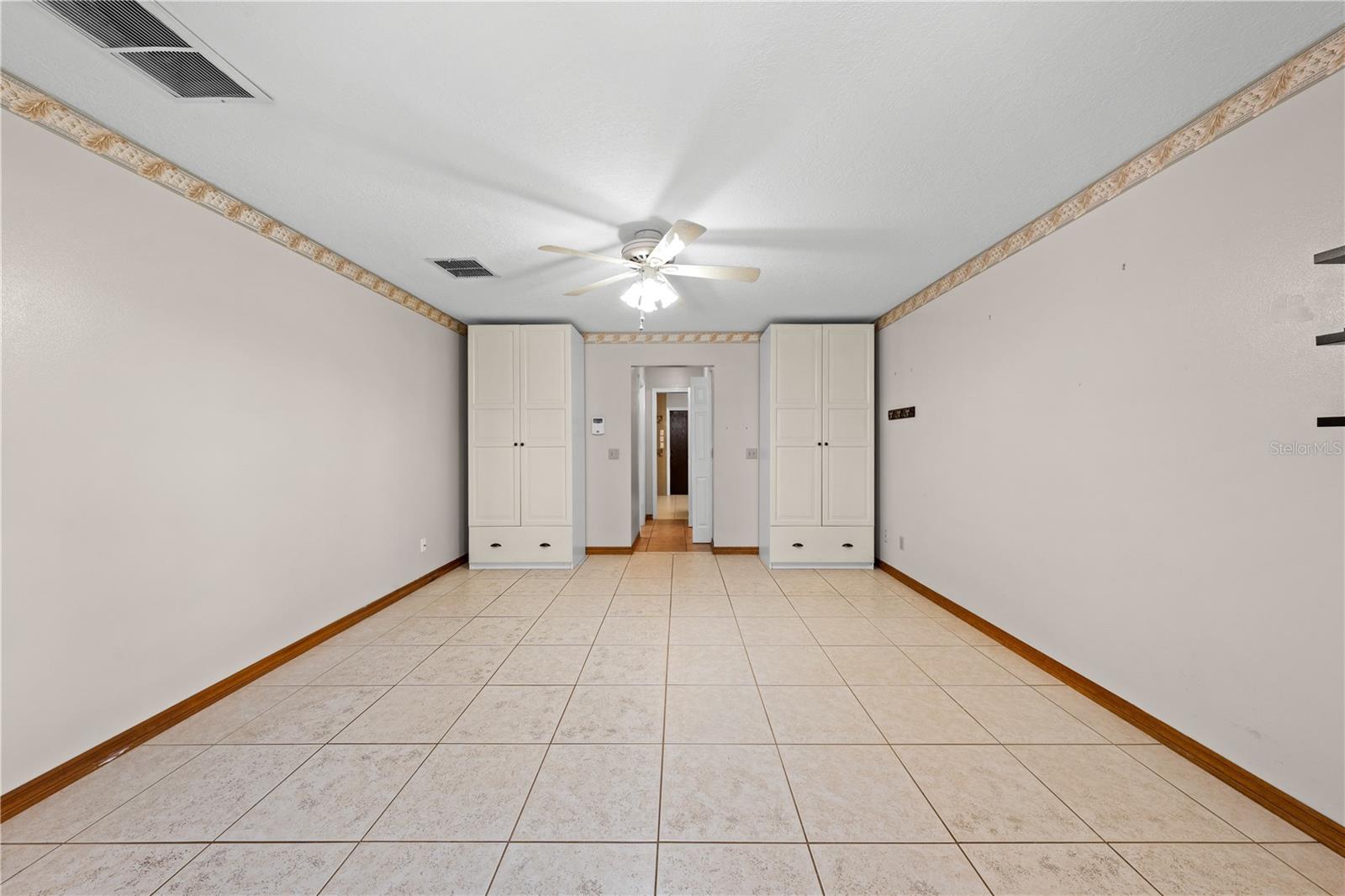 Image 27 of 71 For 215 Lake Shore Boulevard