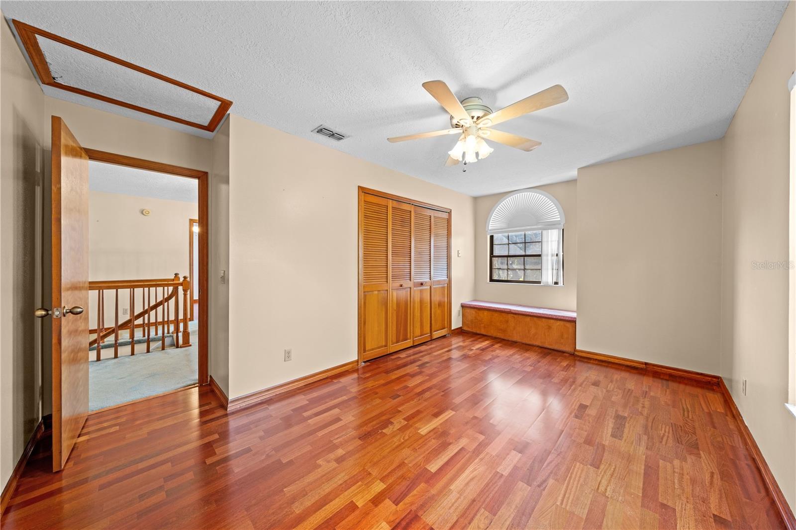 Image 39 of 71 For 215 Lake Shore Boulevard