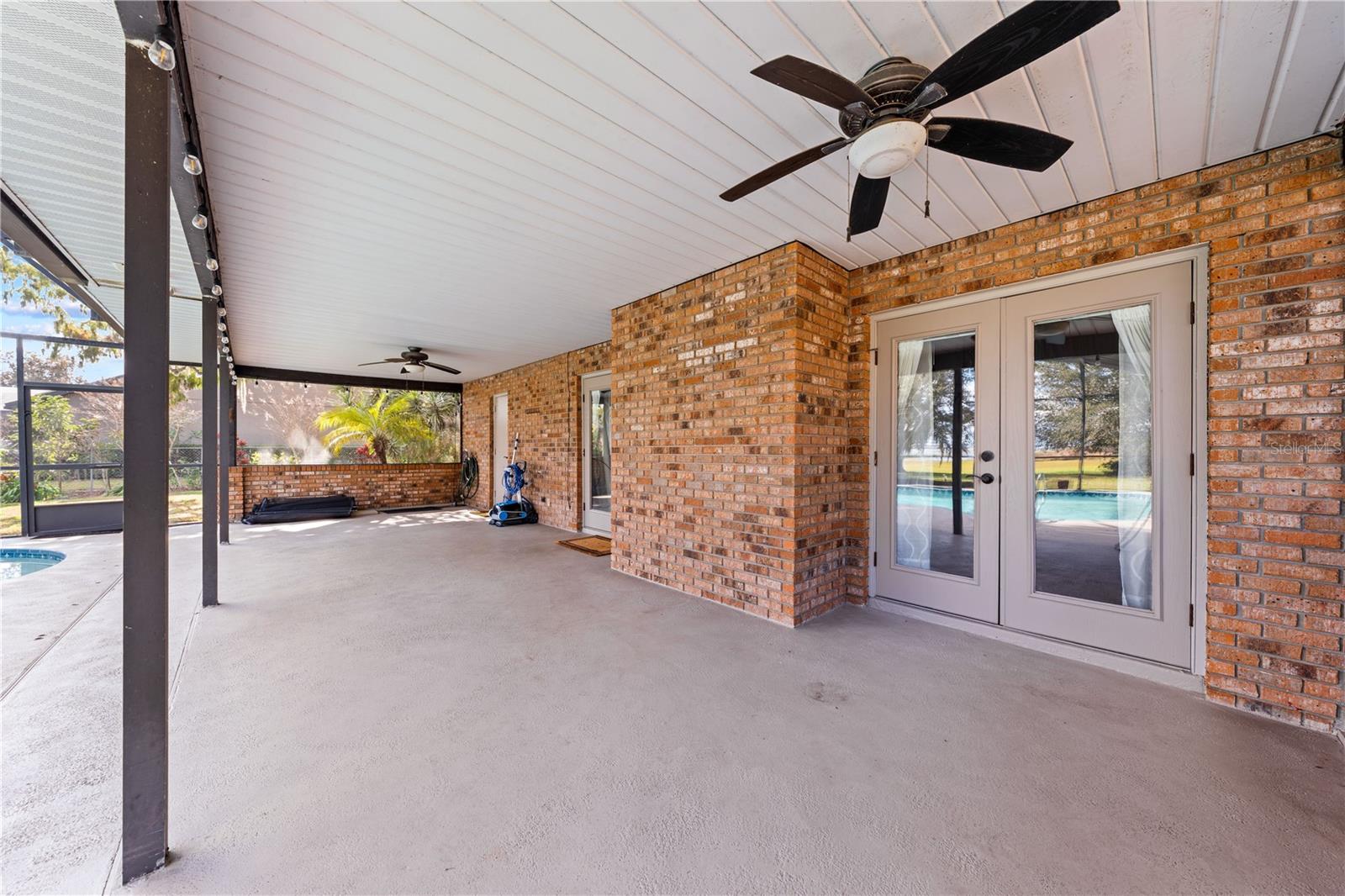 Image 48 of 71 For 215 Lake Shore Boulevard