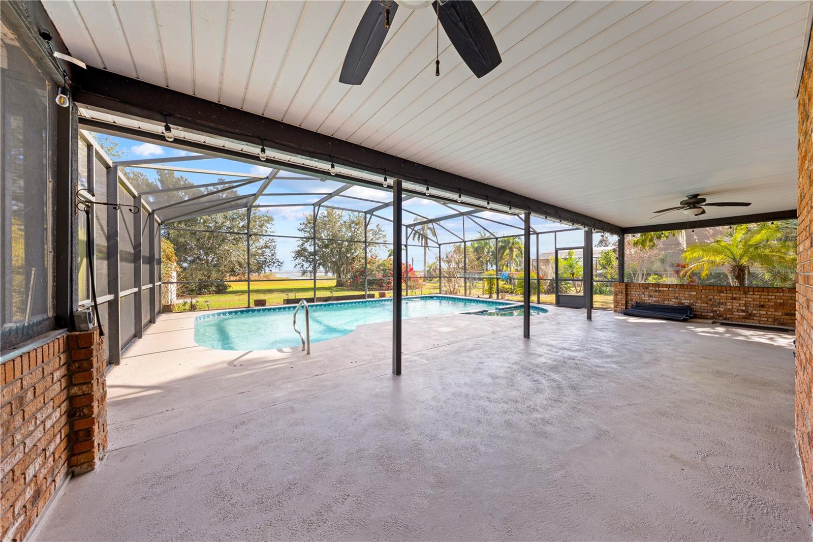 Image 50 of 71 For 215 Lake Shore Boulevard