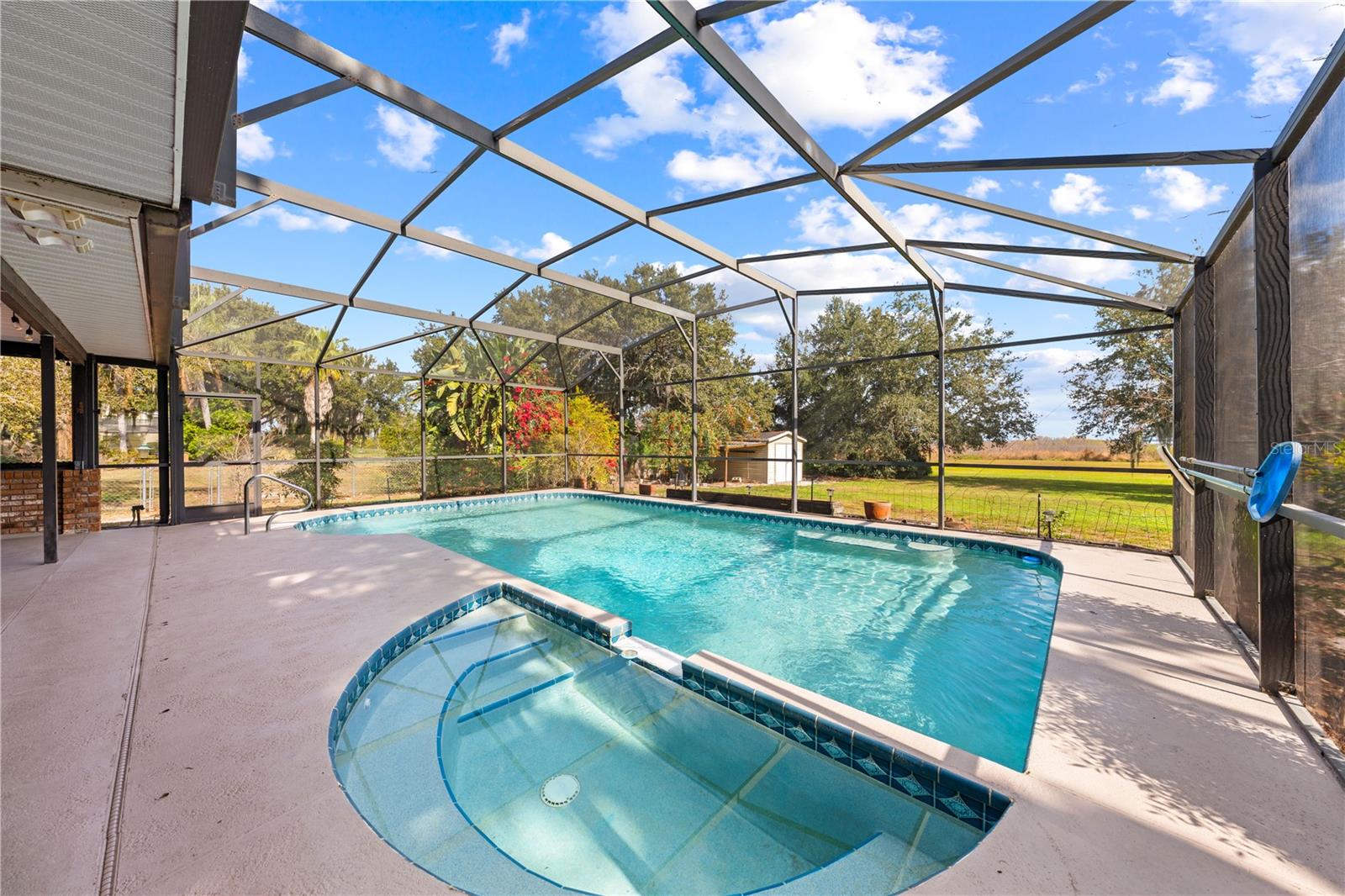 Image 52 of 71 For 215 Lake Shore Boulevard