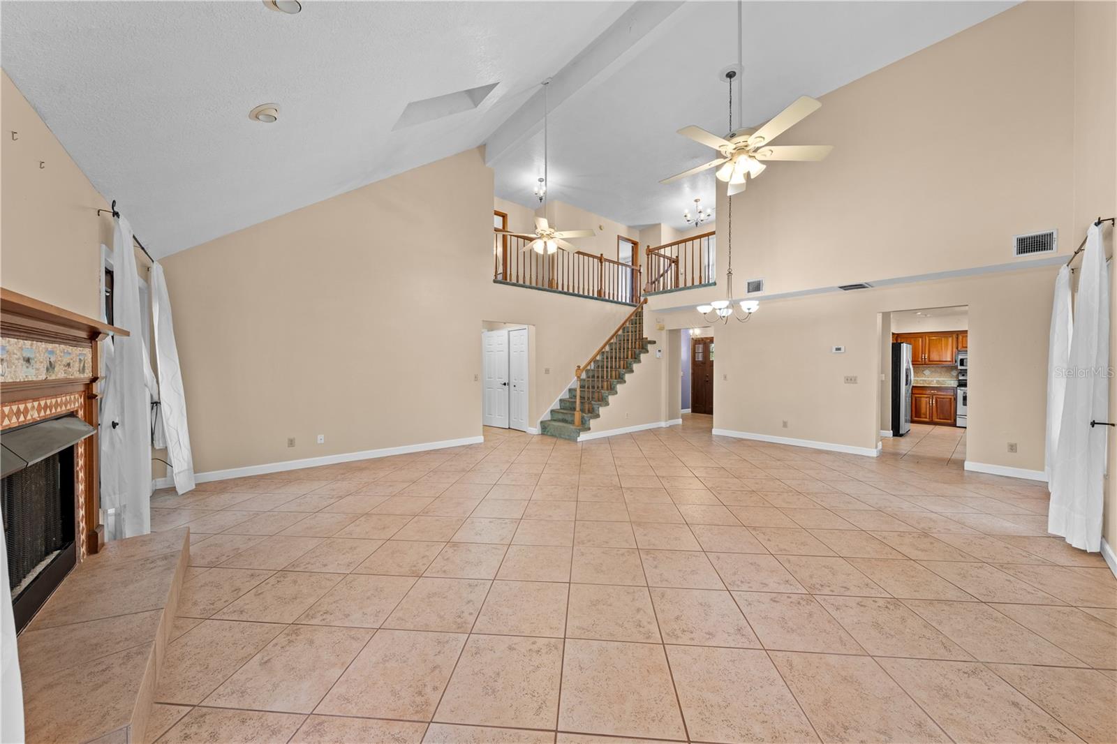 Image 9 of 71 For 215 Lake Shore Boulevard