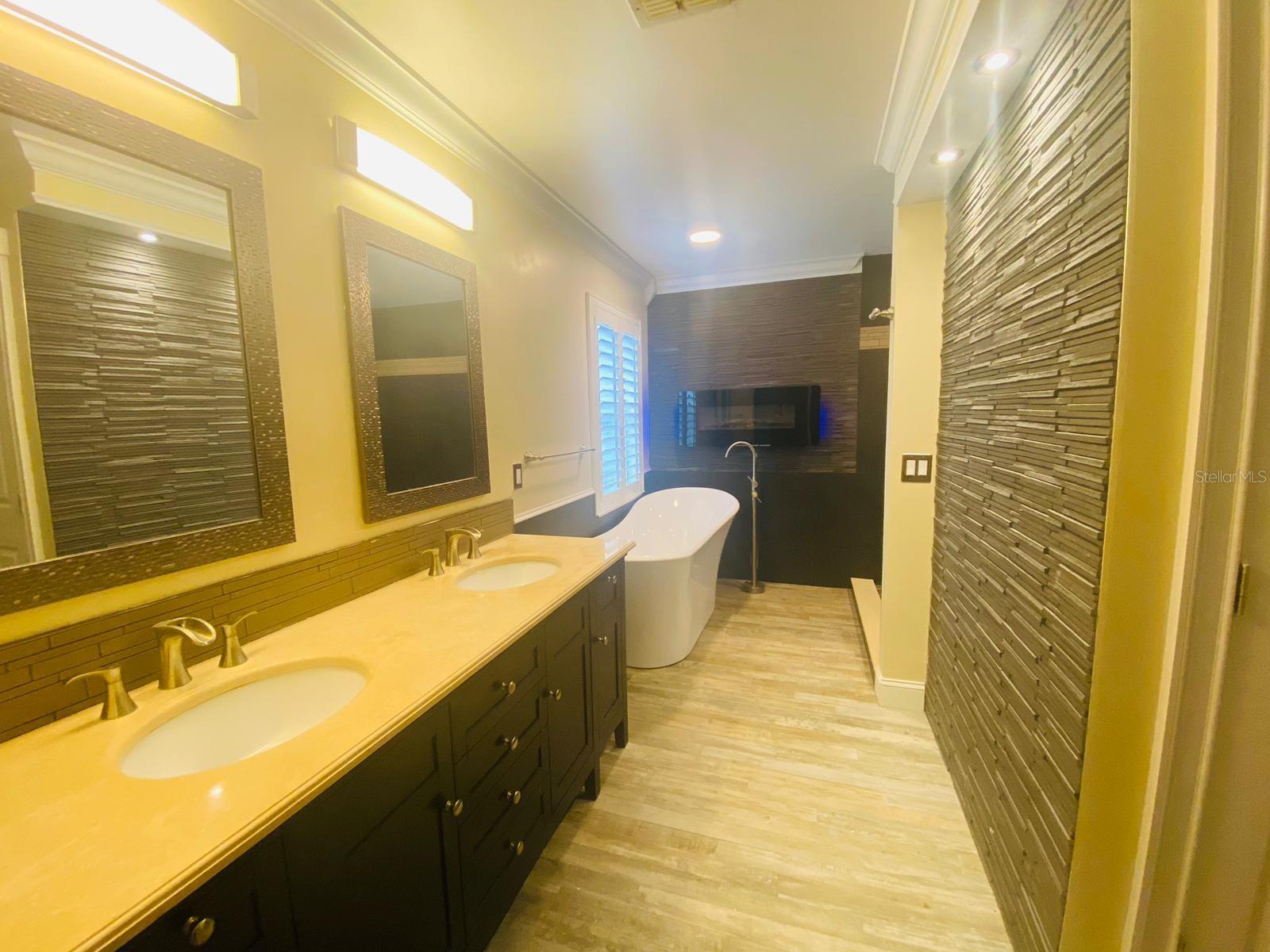 Image 21 of 42 For 3838 Regents Way