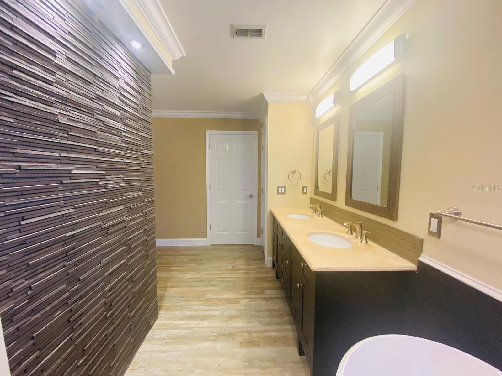 Image 22 of 42 For 3838 Regents Way