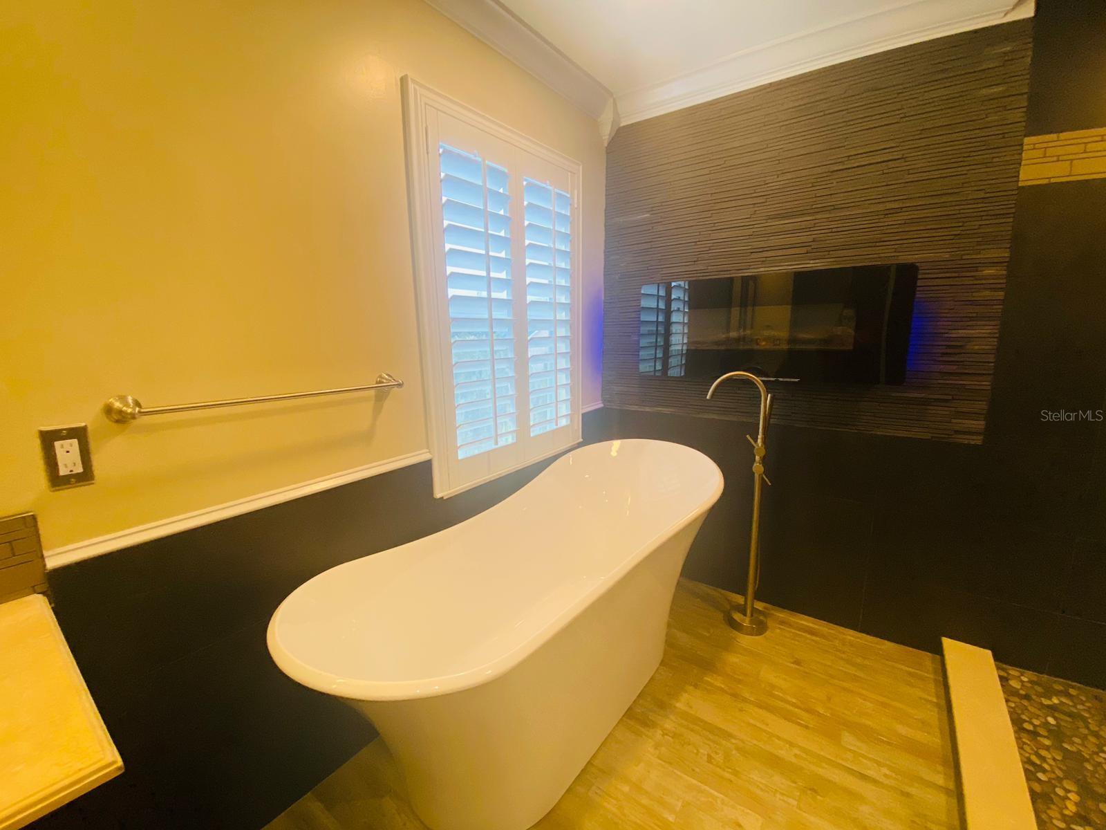 Image 23 of 42 For 3838 Regents Way