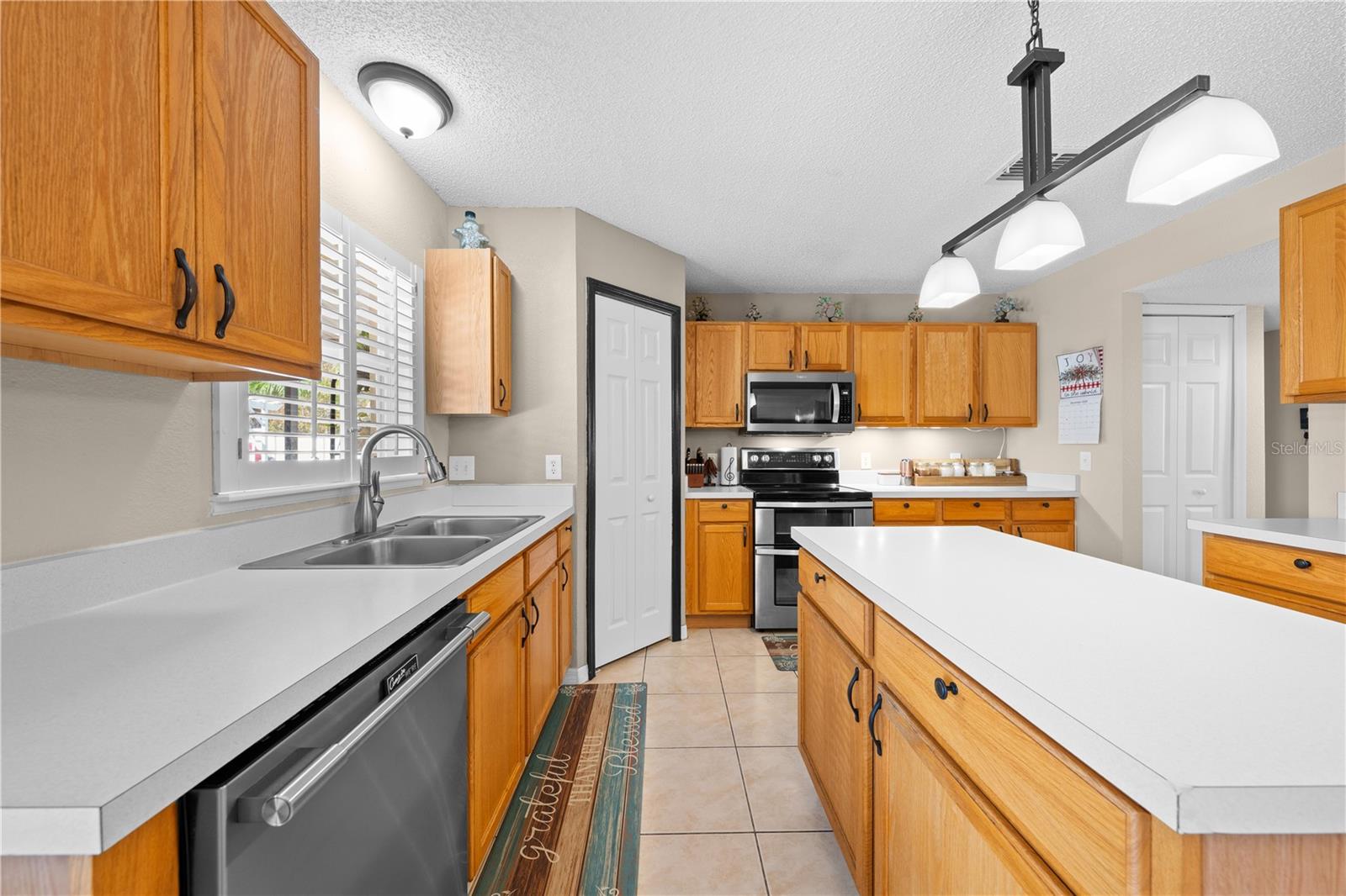 Image 18 of 67 For 6114 Waterfield Way