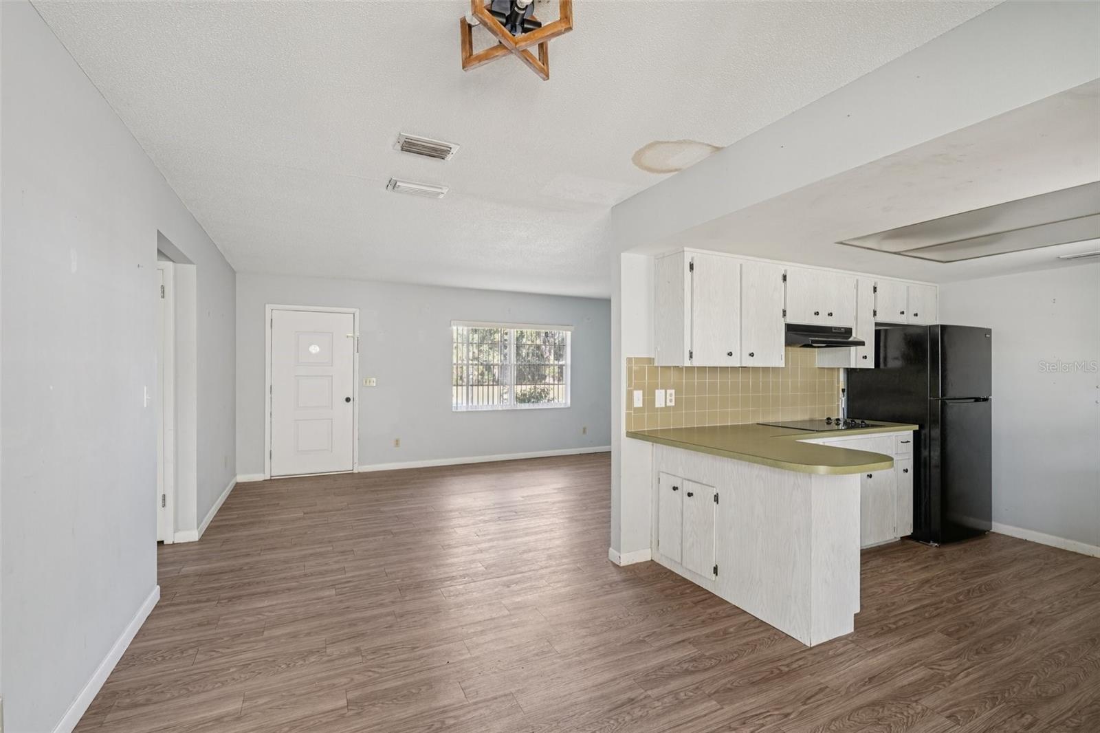 Image 10 of 24 For 9529 Village Green Circle