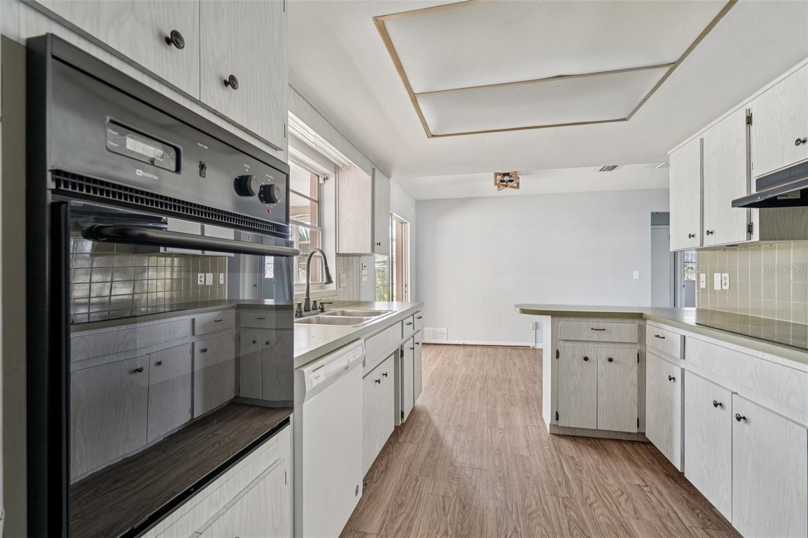 Image 11 of 24 For 9529 Village Green Circle