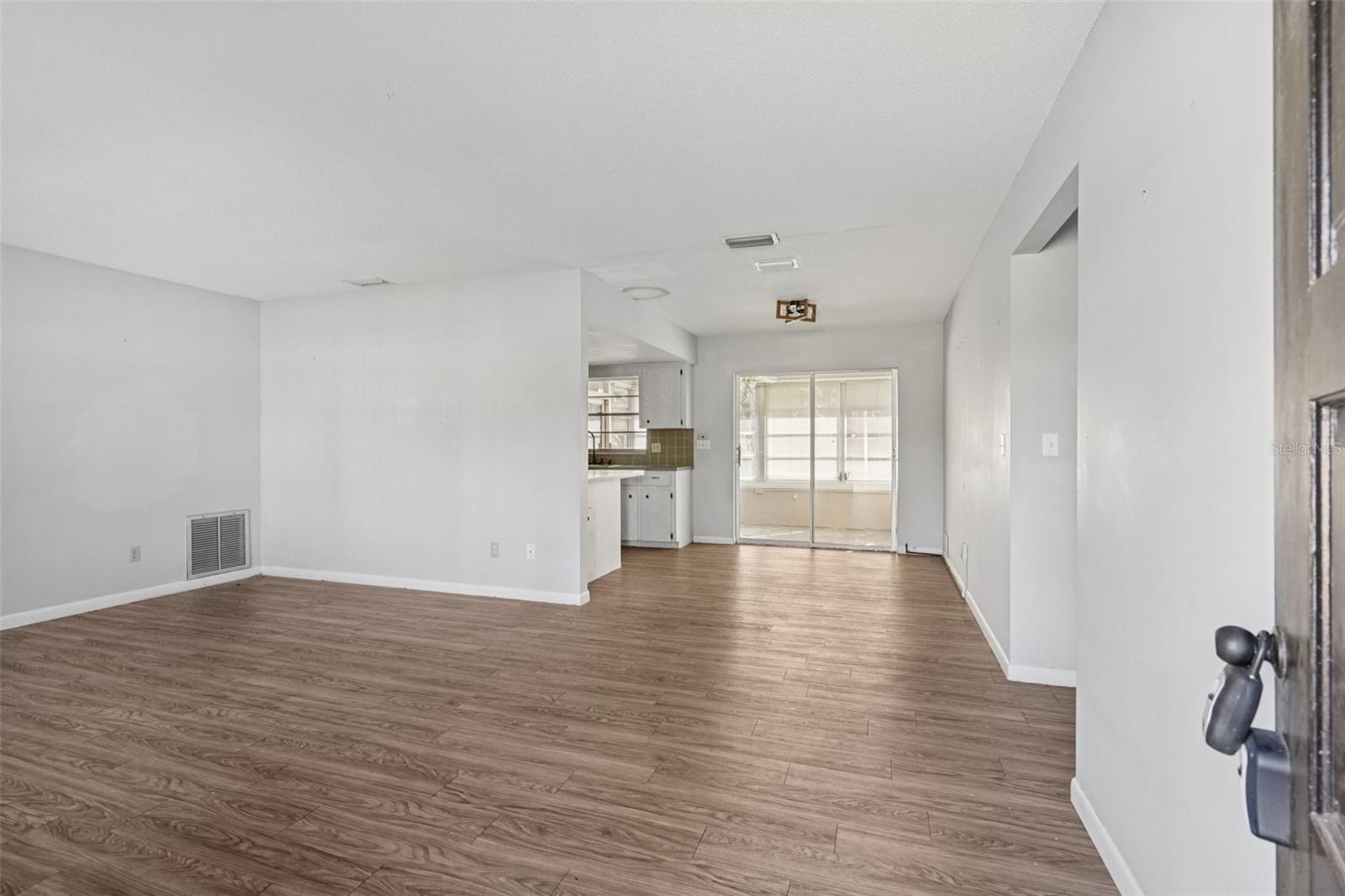 Image 3 of 24 For 9529 Village Green Circle