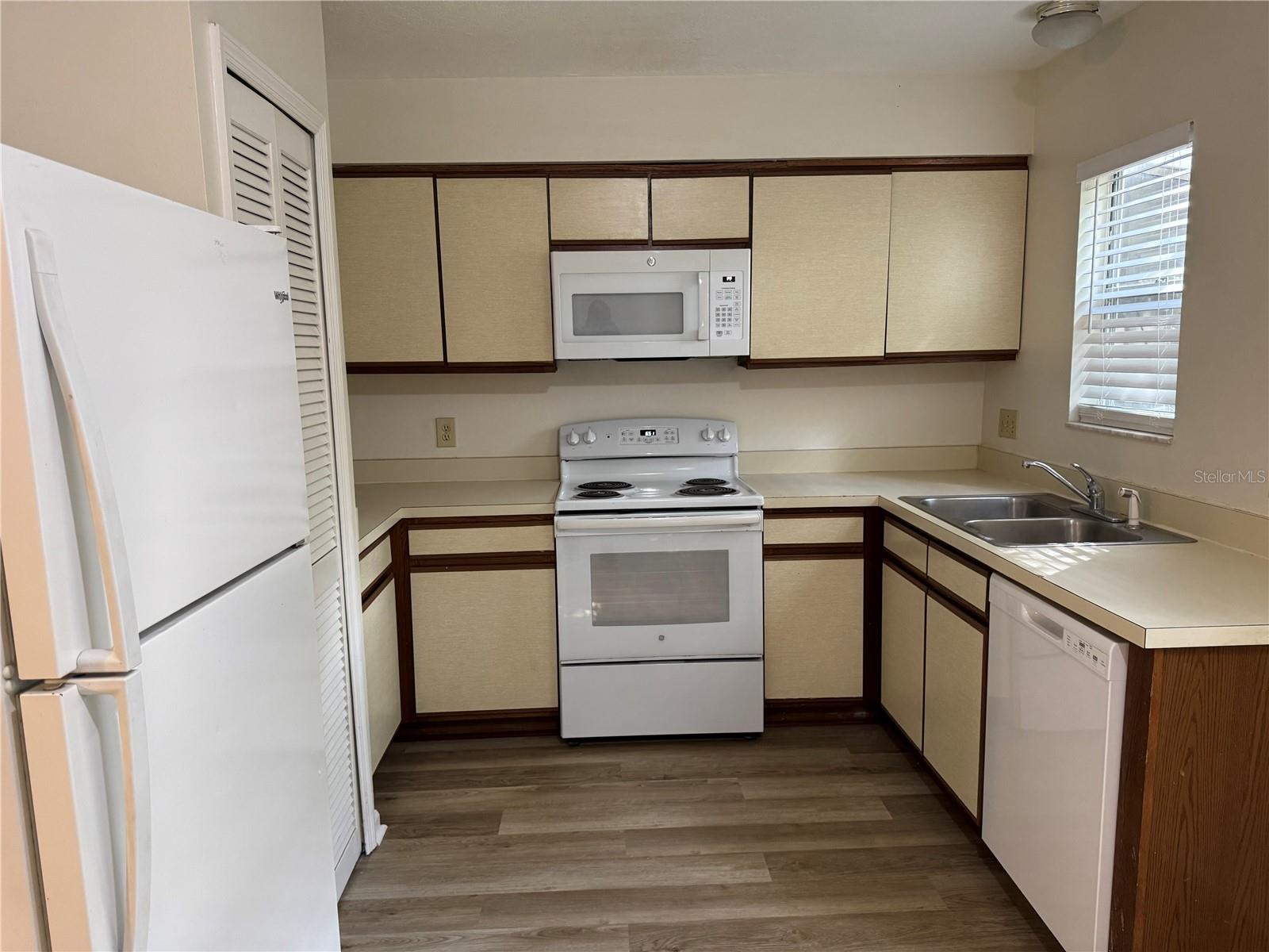 Image 4 of 12 For 513 Green Spring Circle .