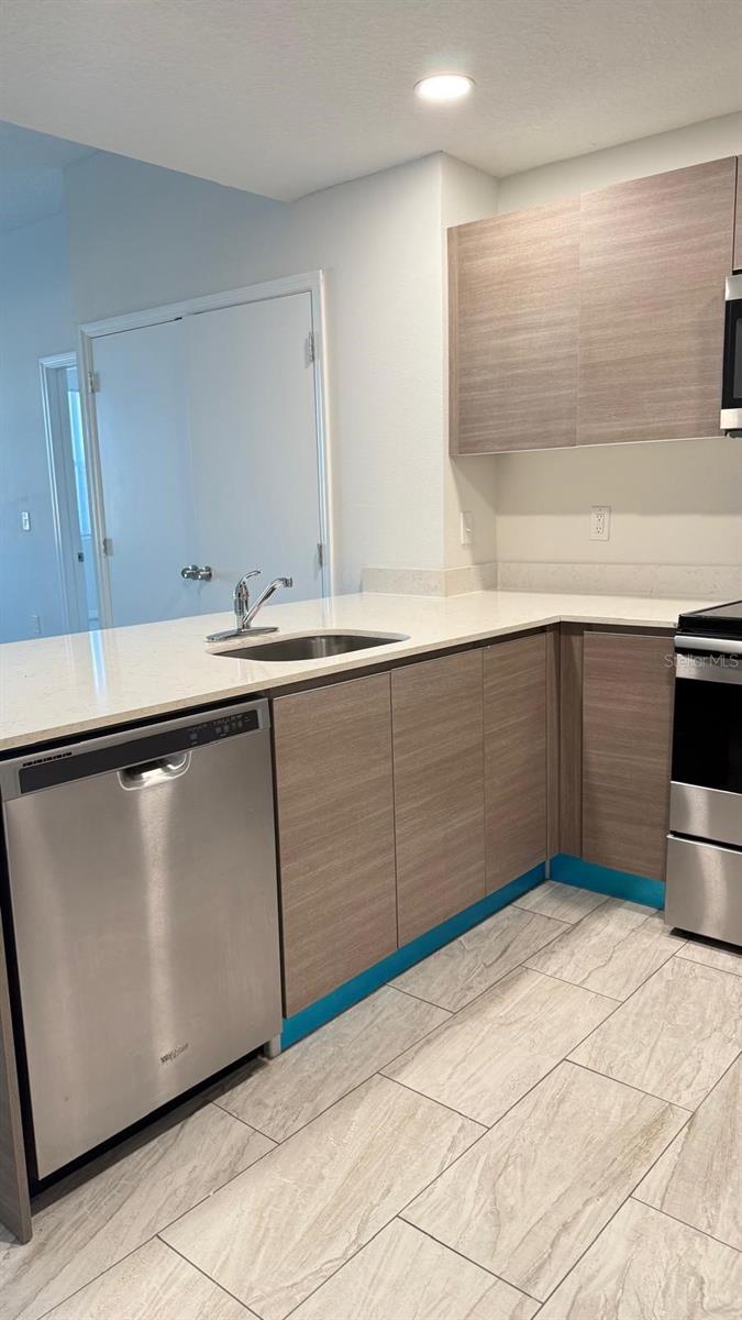 Image 6 of 23 For 751 Isaacville Drive 213