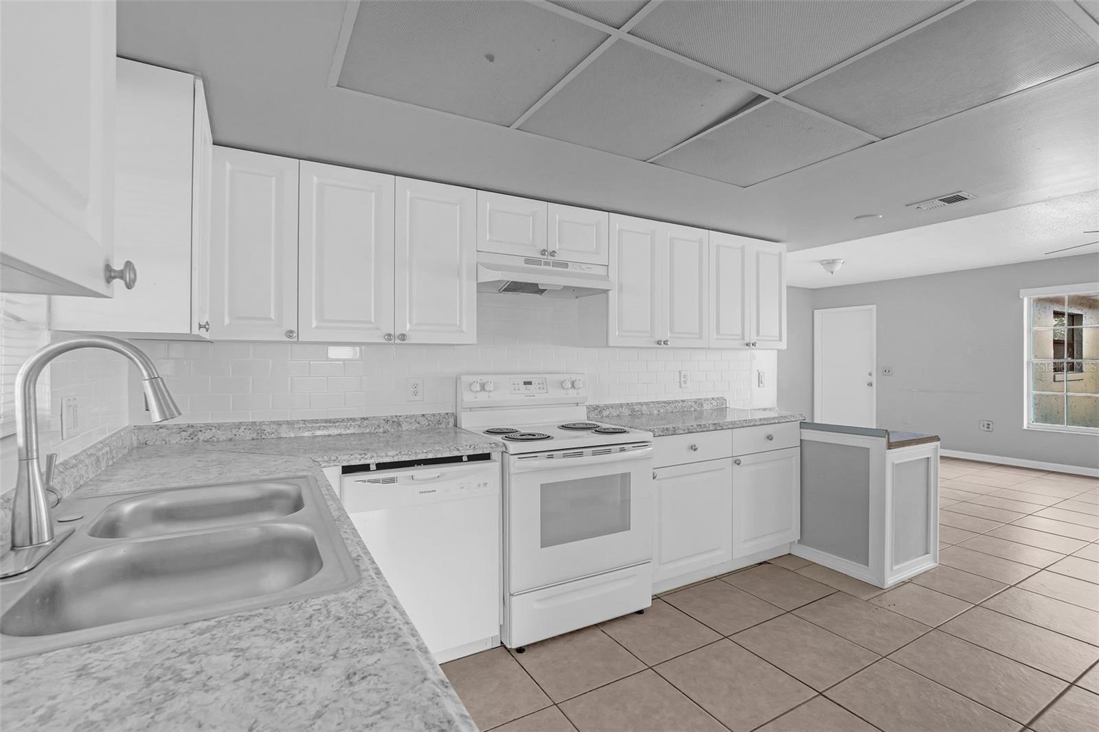 Image 11 of 31 For 621 Ashberry Lane