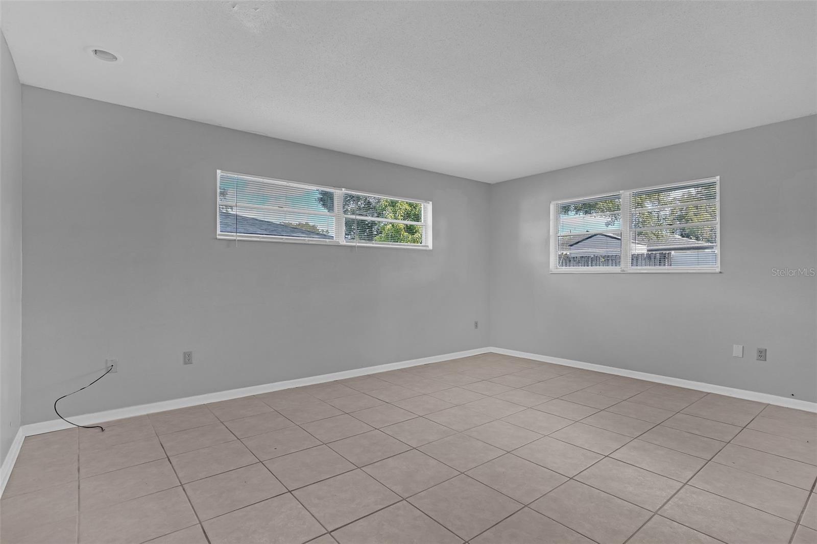 Image 14 of 31 For 621 Ashberry Lane