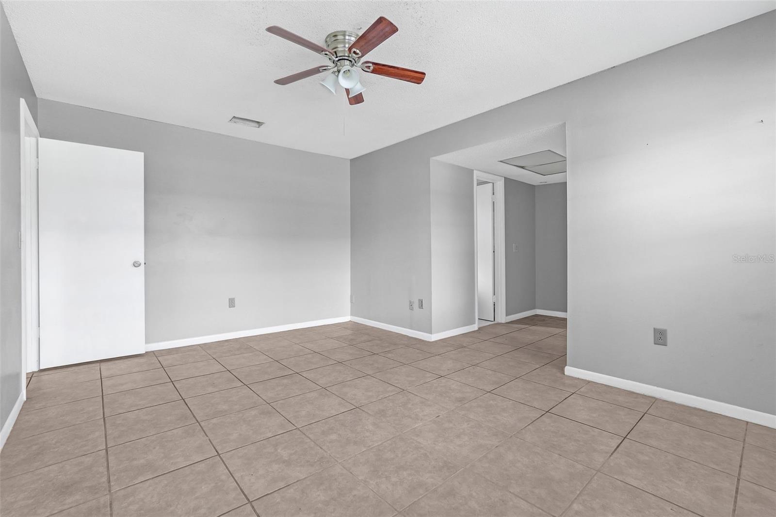 Image 18 of 31 For 621 Ashberry Lane