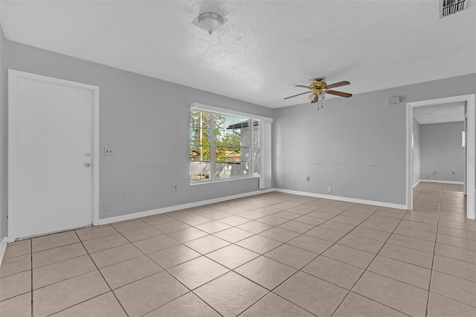 Image 6 of 31 For 621 Ashberry Lane