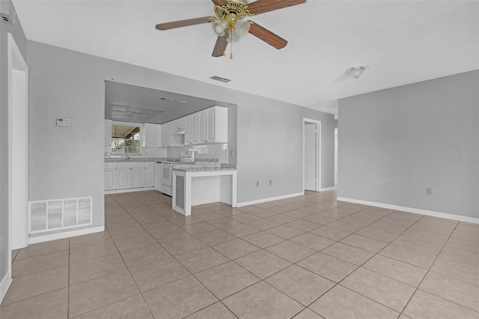 Image 7 of 31 For 621 Ashberry Lane