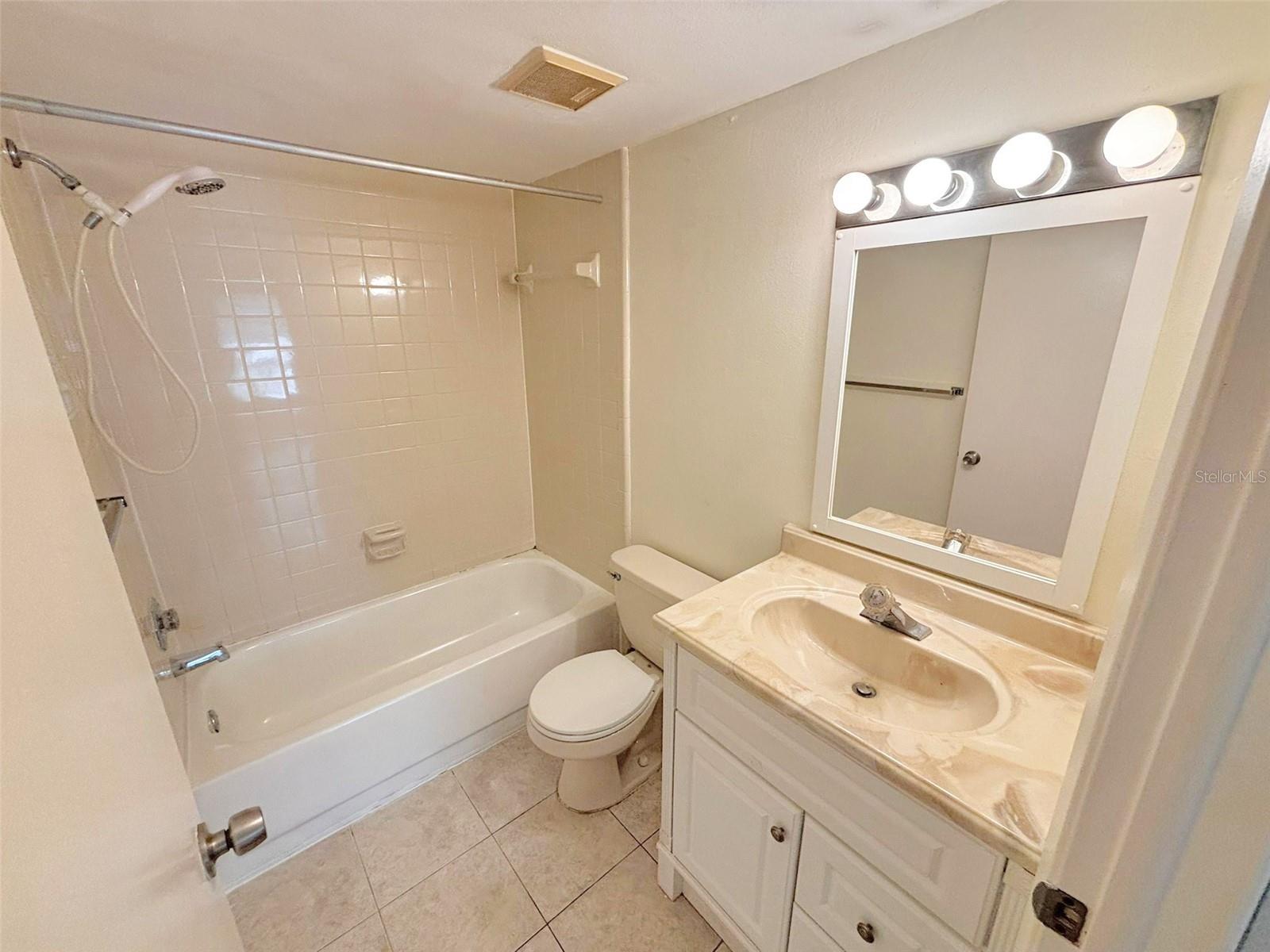 Image 8 of 33 For 4034 Dream Oak Place 104